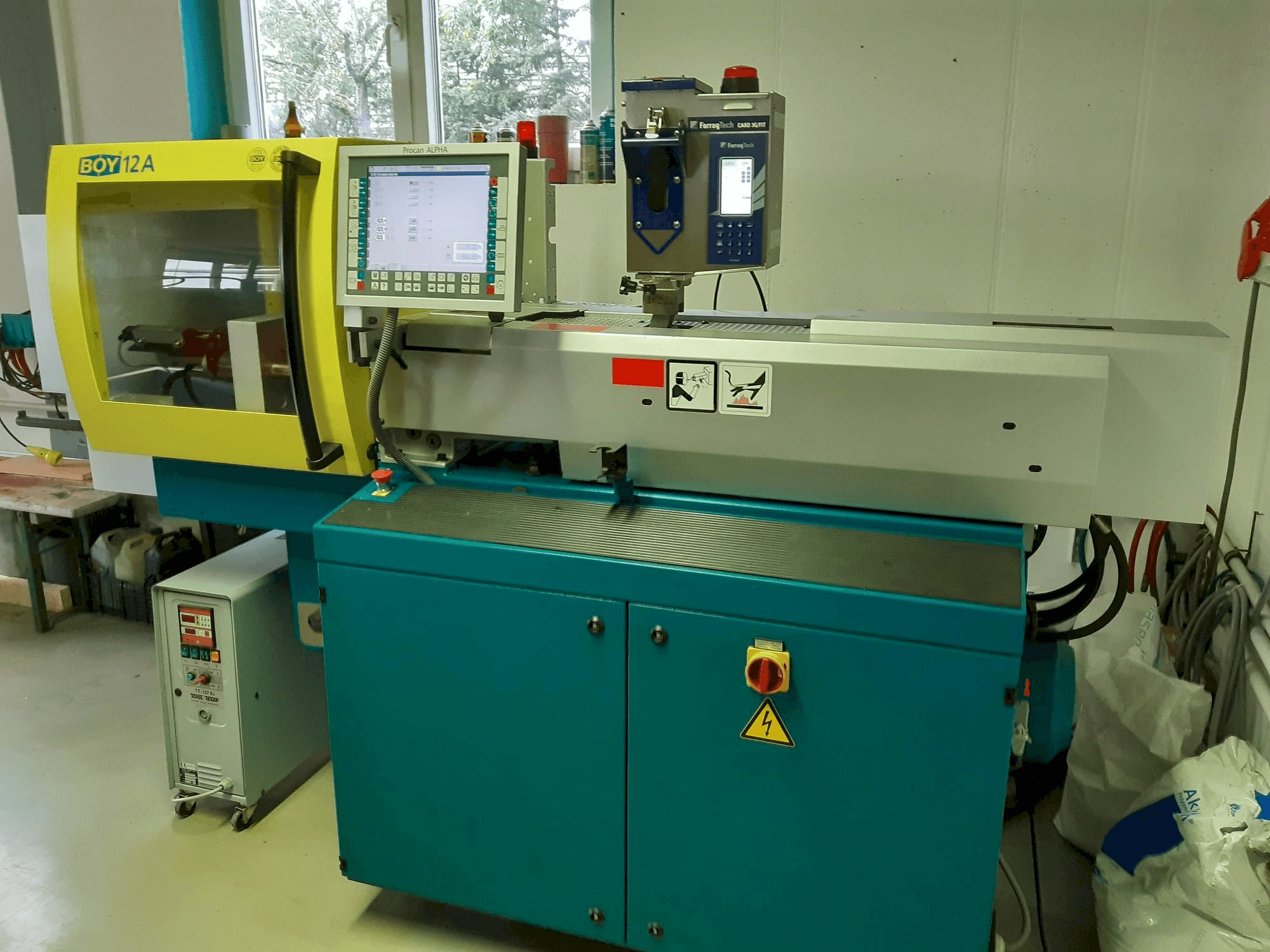 Vista frontal de la máquina BOY 12A