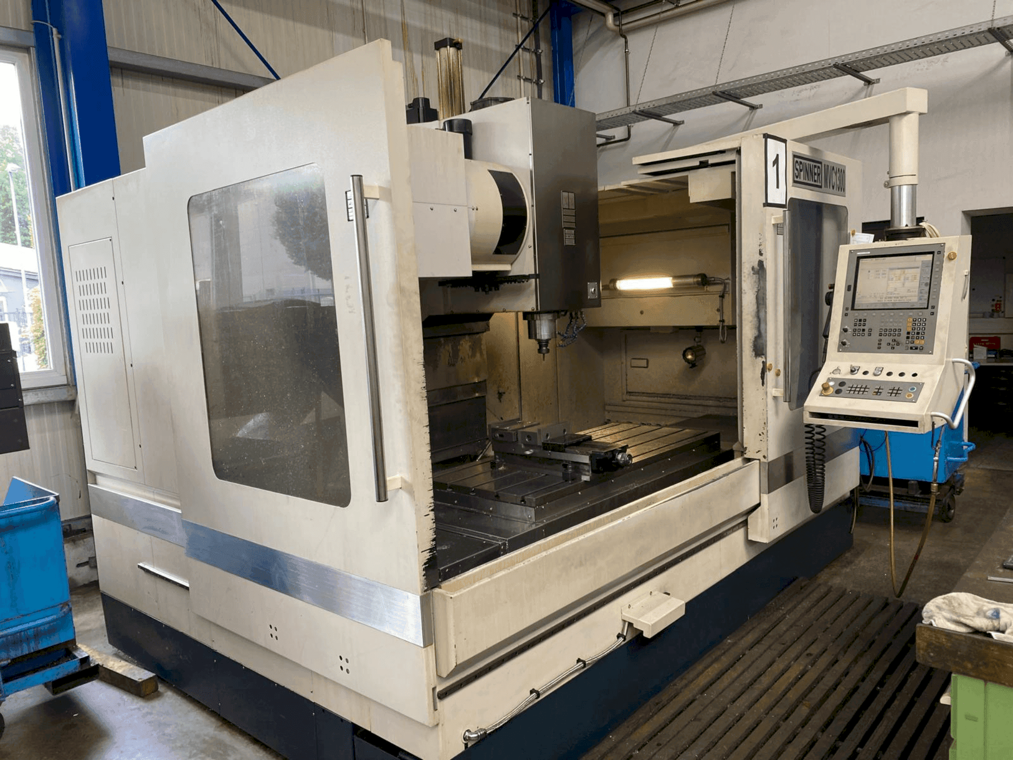 Front view of SPINNER MVC 1300 machine