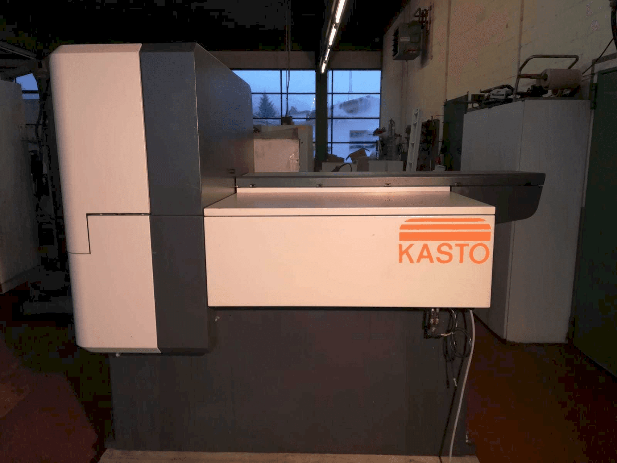 Front view of KASTO Verto A2 machine