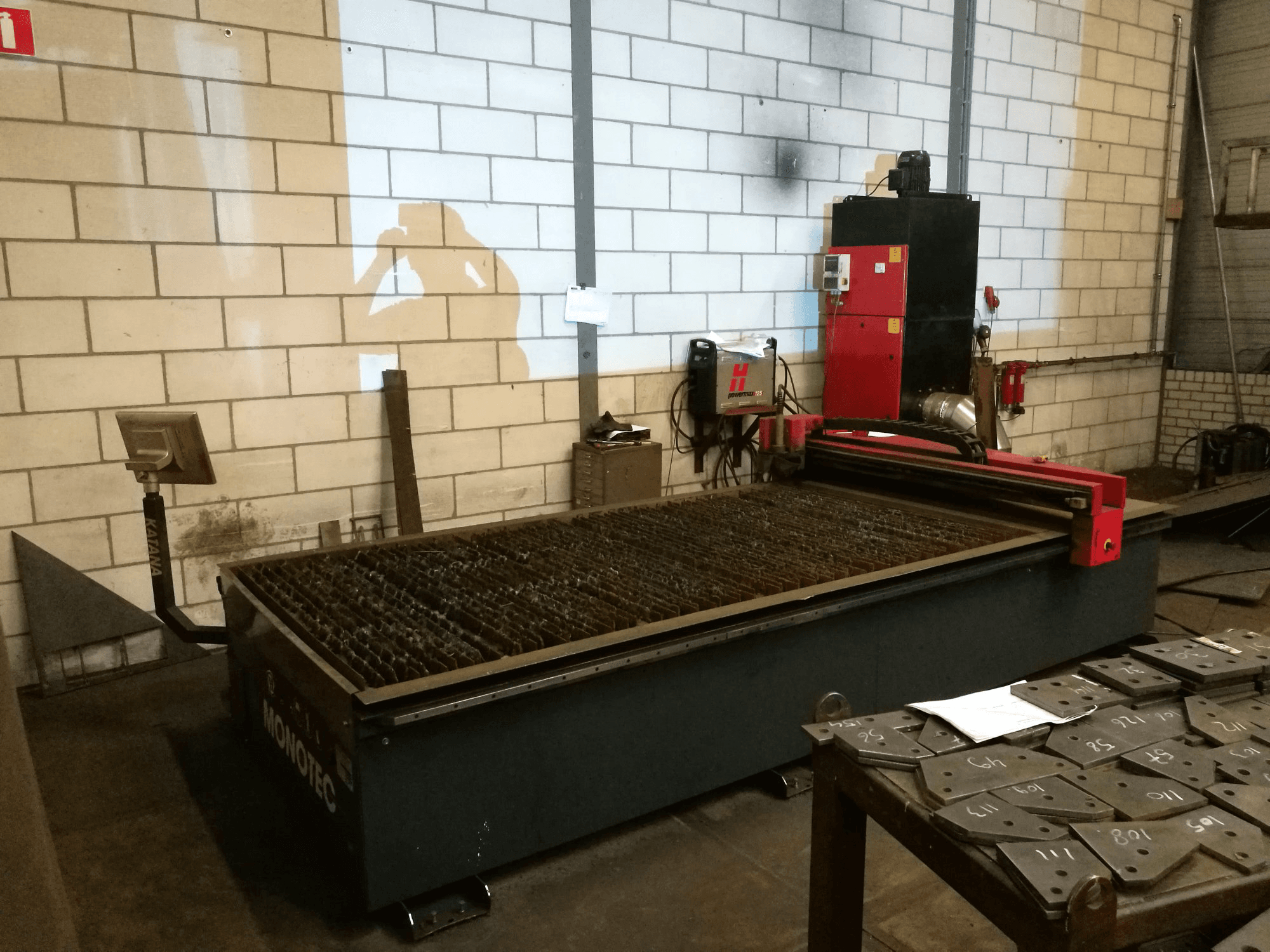 Vista izquierda de la máquina KOIKE MONOTEC