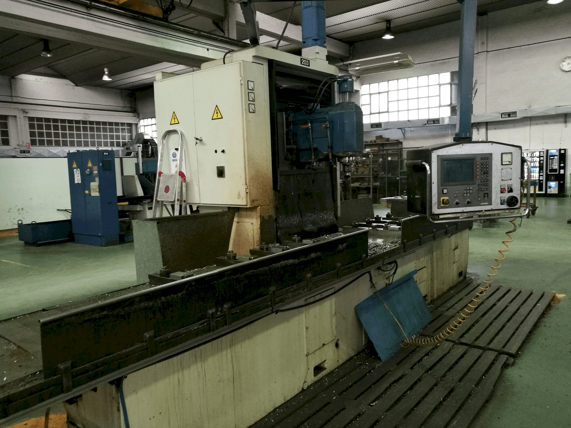 Vista lateral izquierda de la máquina Correa A-20/44