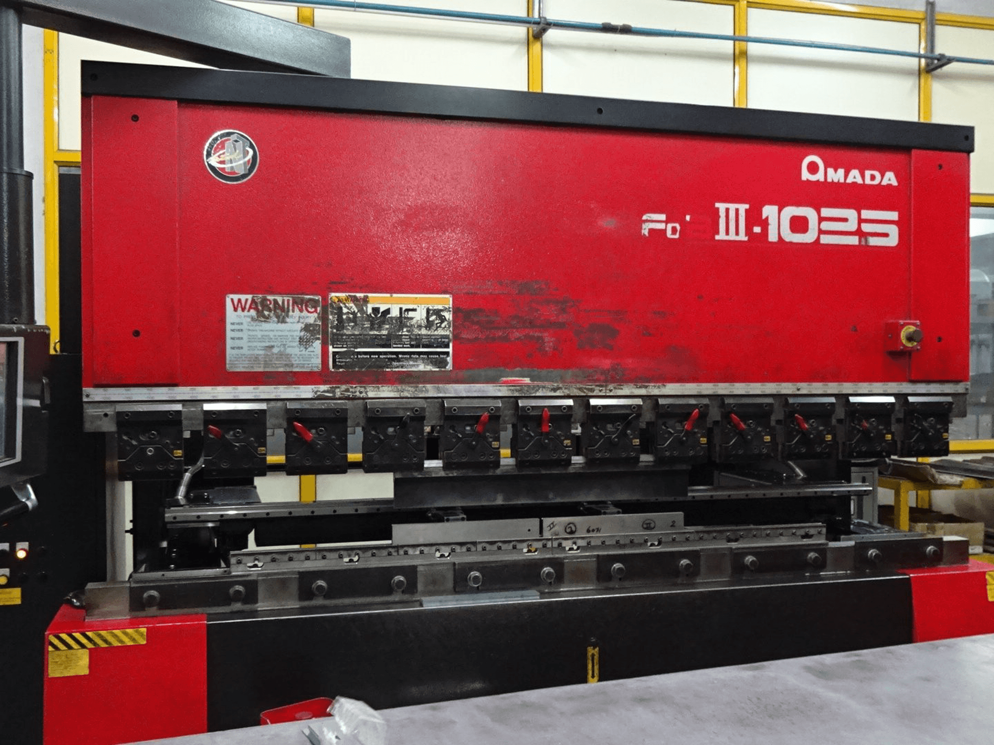 Front view of AMADA FBD1025NT Machine