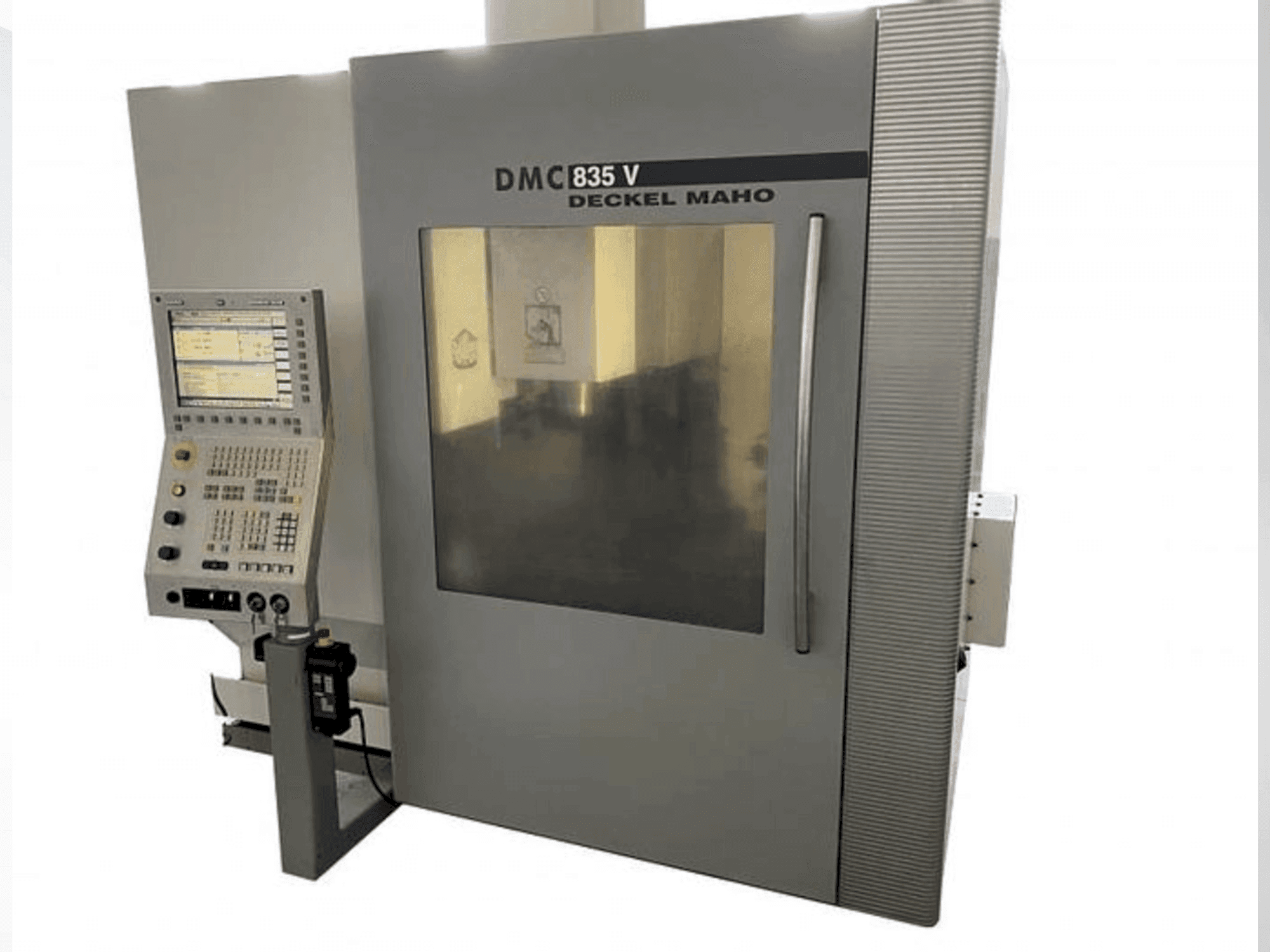Front view of DMG DECKEL MAHO DMC 835V machine