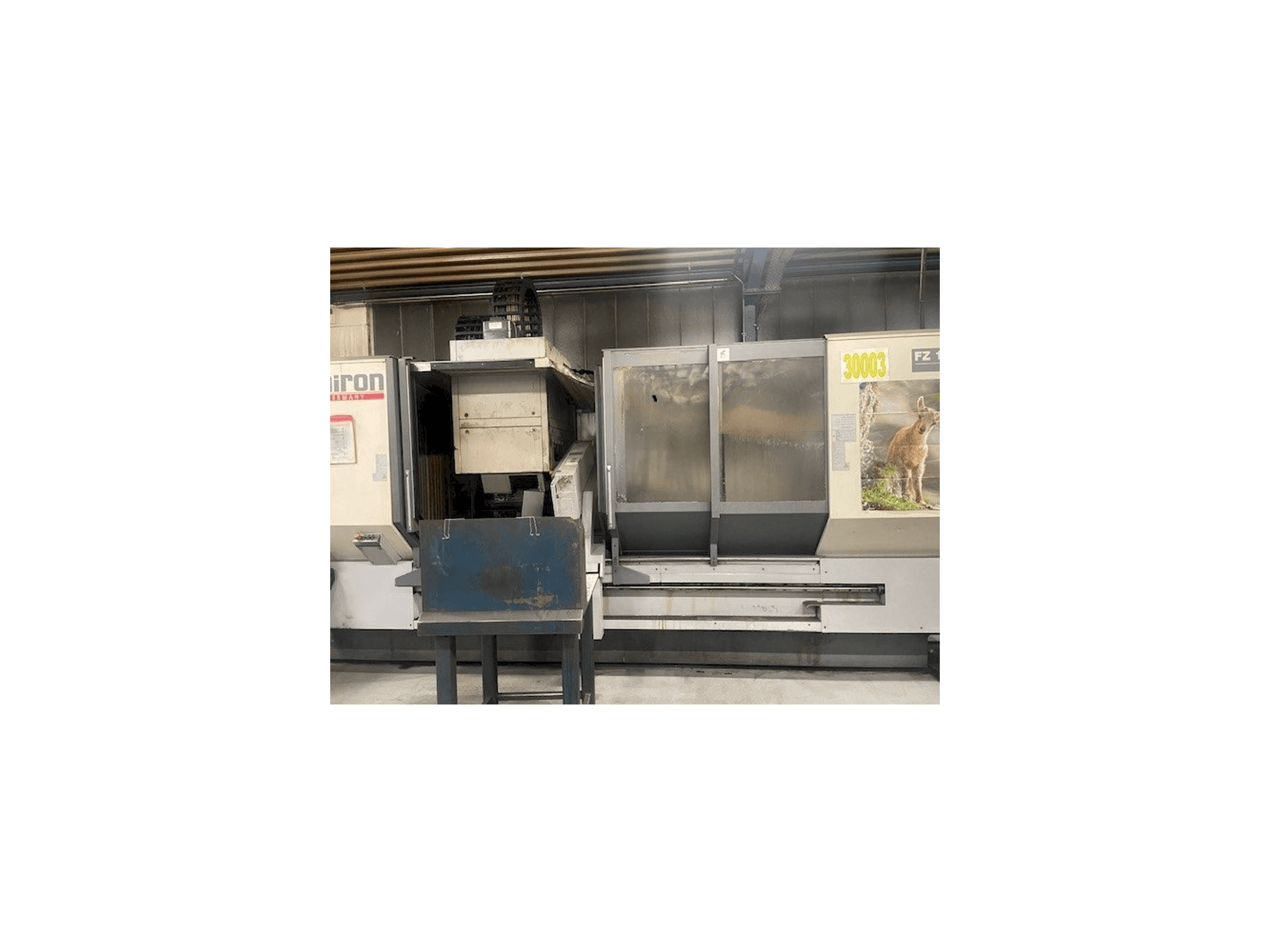 Vista frontal de la máquina CHIRON FZ18KL