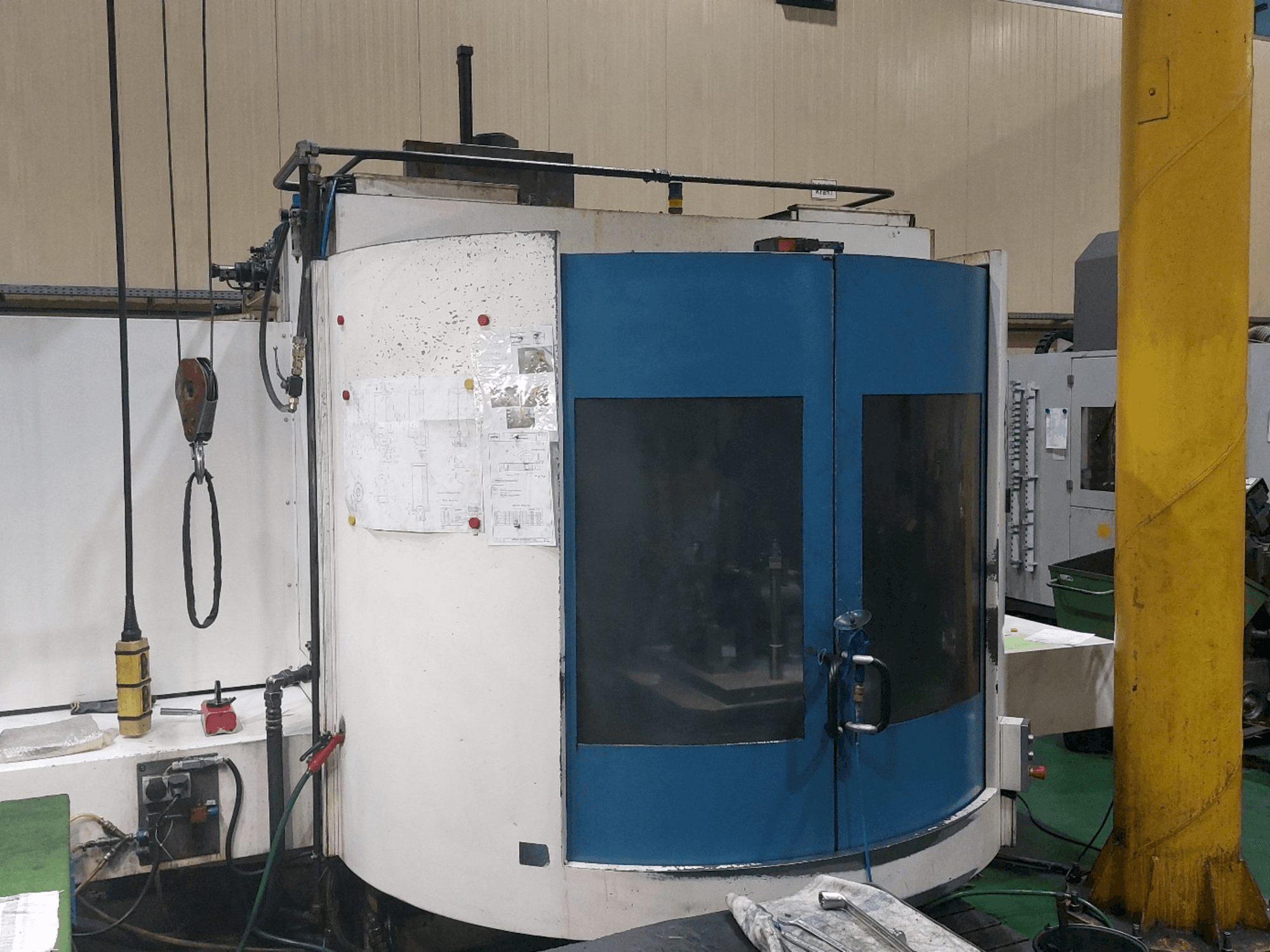 Vista frontal de la máquina Heckert CWK630