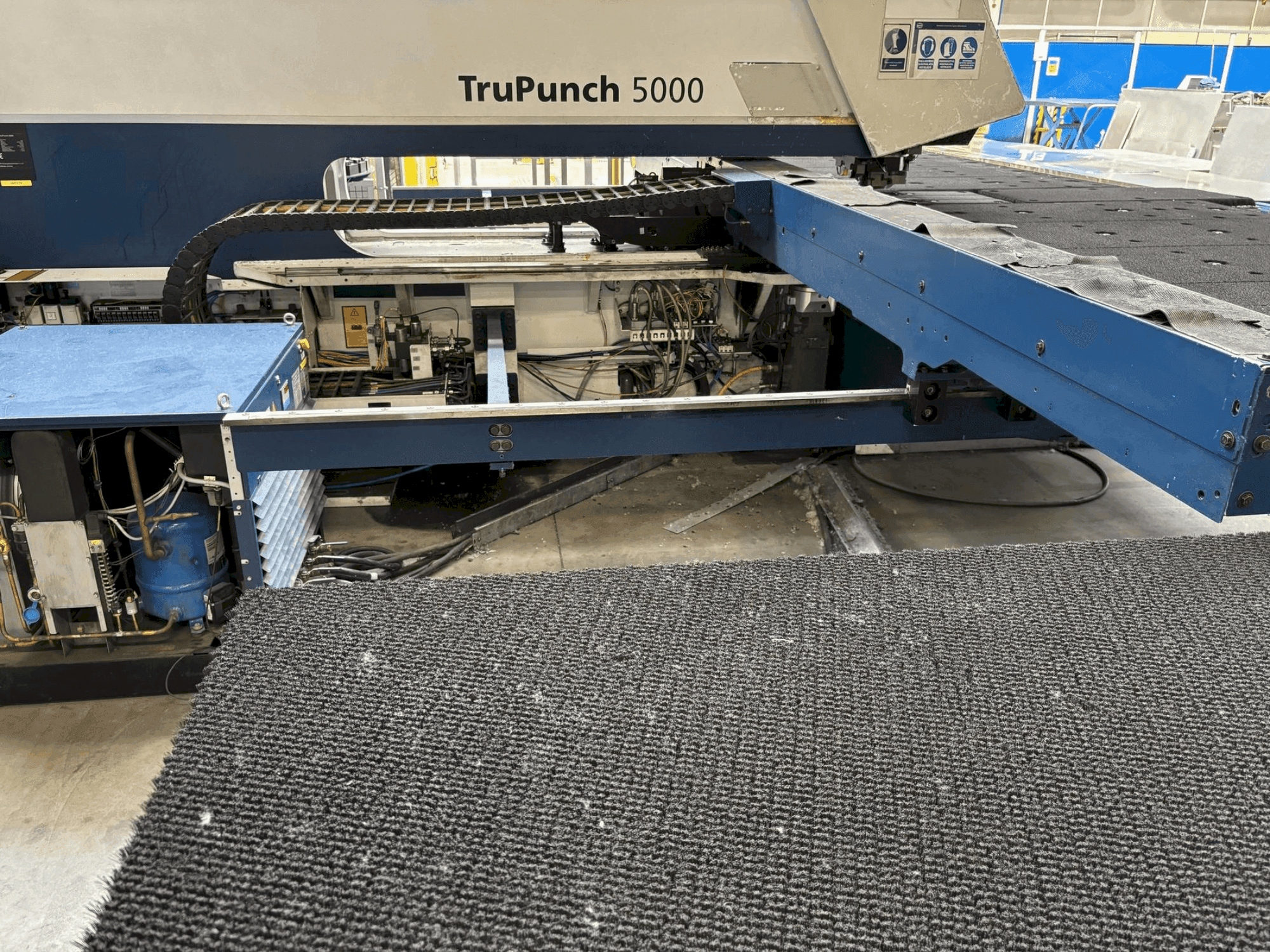 Vista frontal de la máquina TRUMPF TRUPUNCH 5000 S10