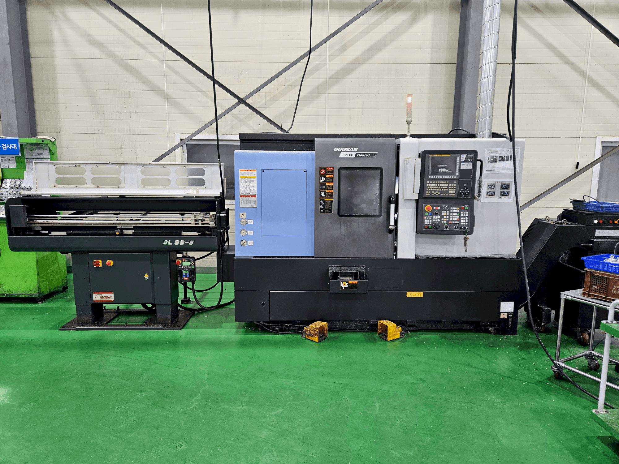 Vista frontal de la máquina DOOSAN LYNX 2100 LSYB