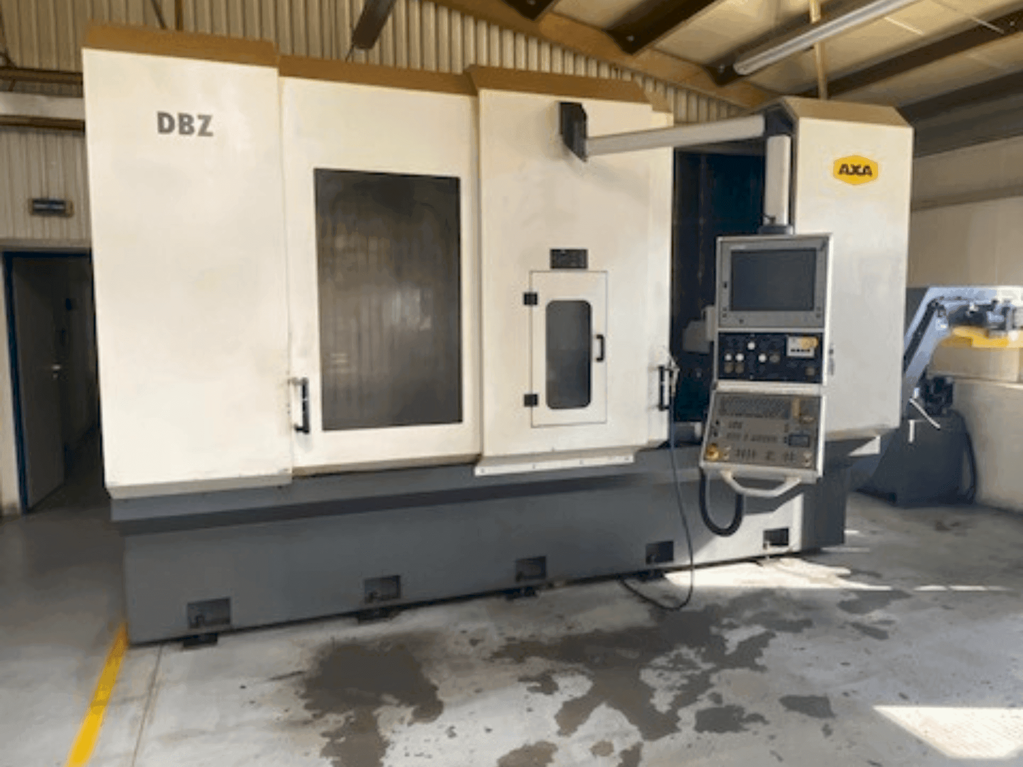 Vista frontal de la máquina AXA DBZ
