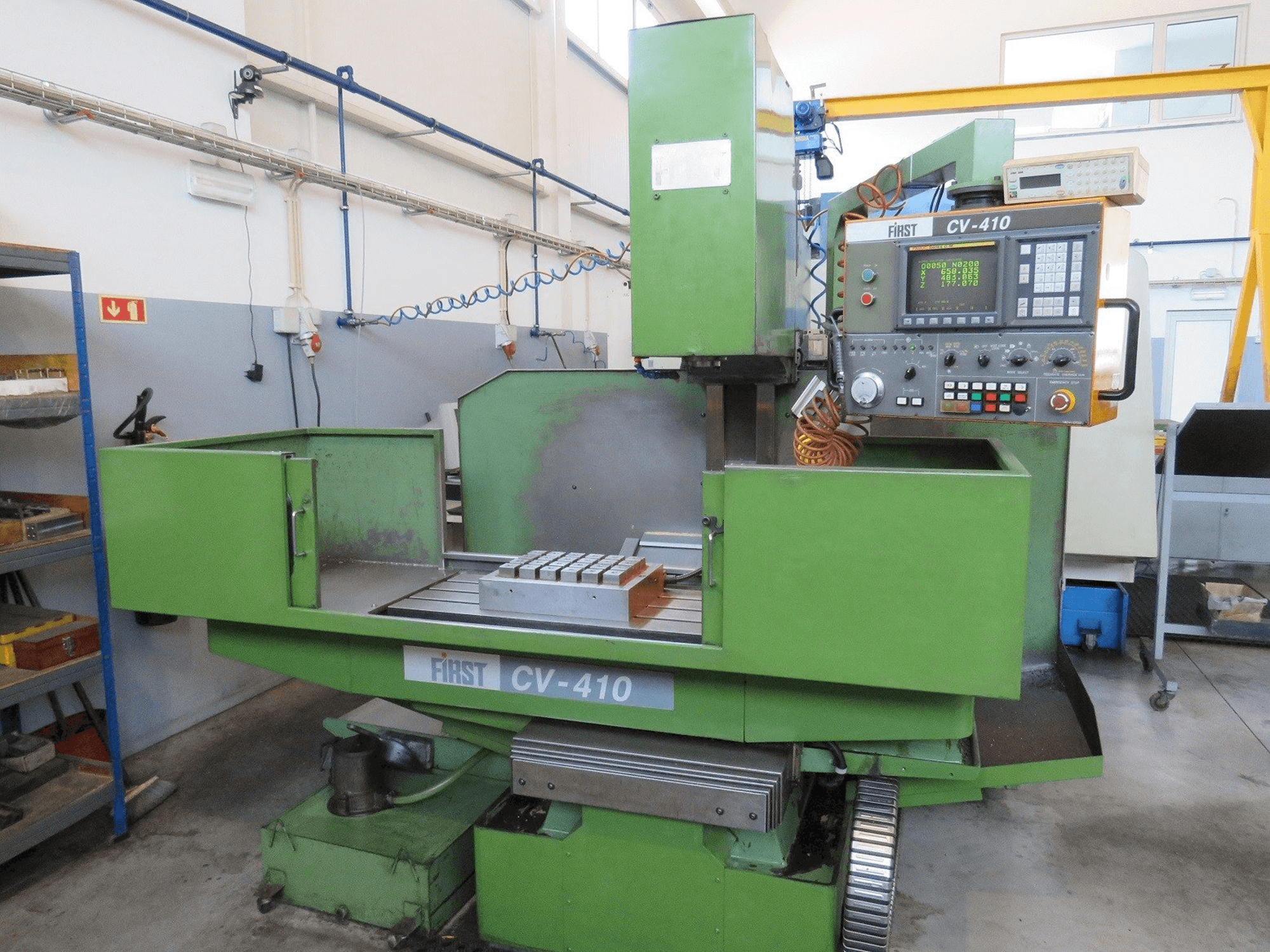 Vista frontal de la máquina FIRST CV-410