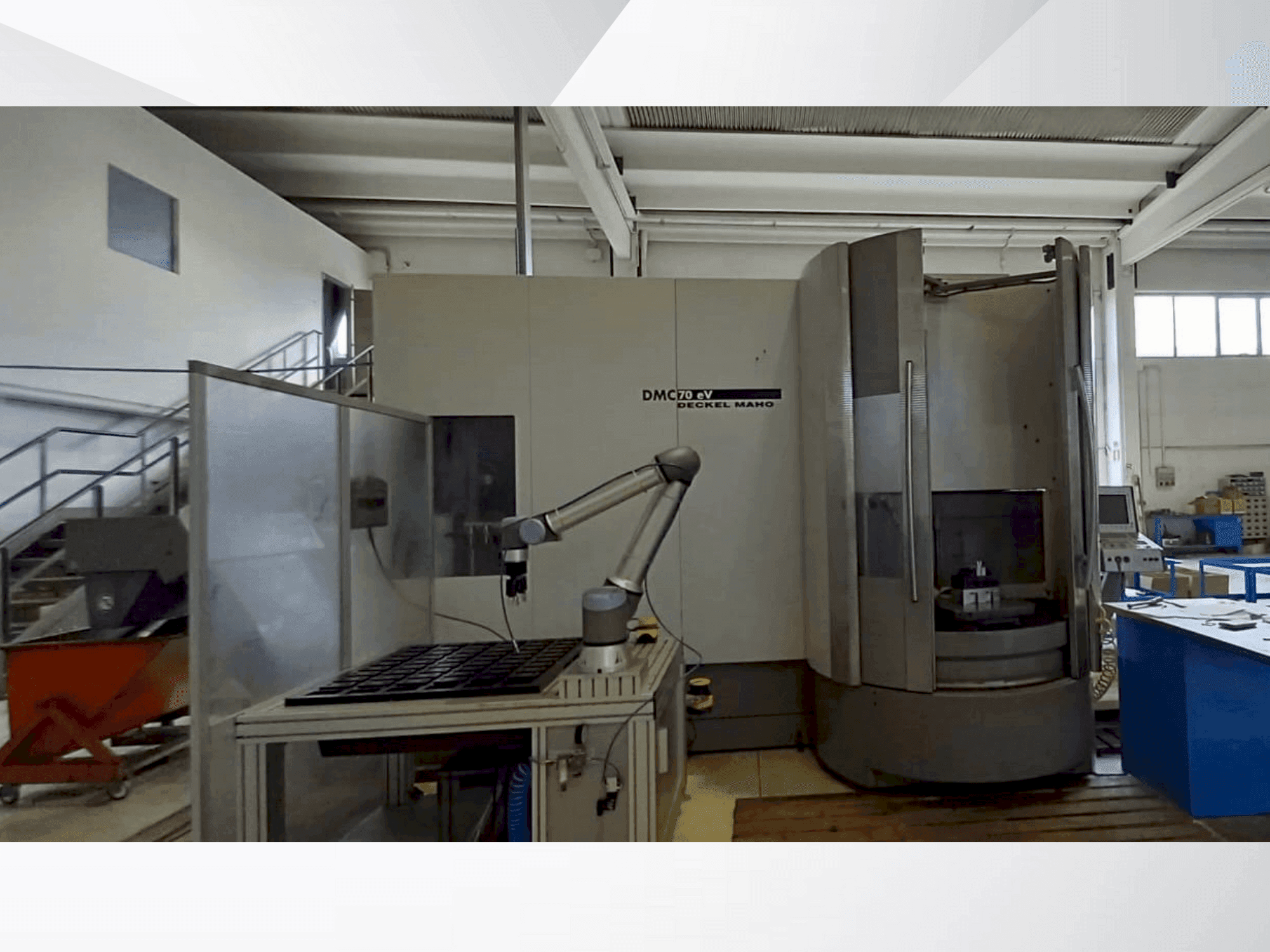 Vista frontal de la máquina DECKEL MAHO DMC 70 Evo