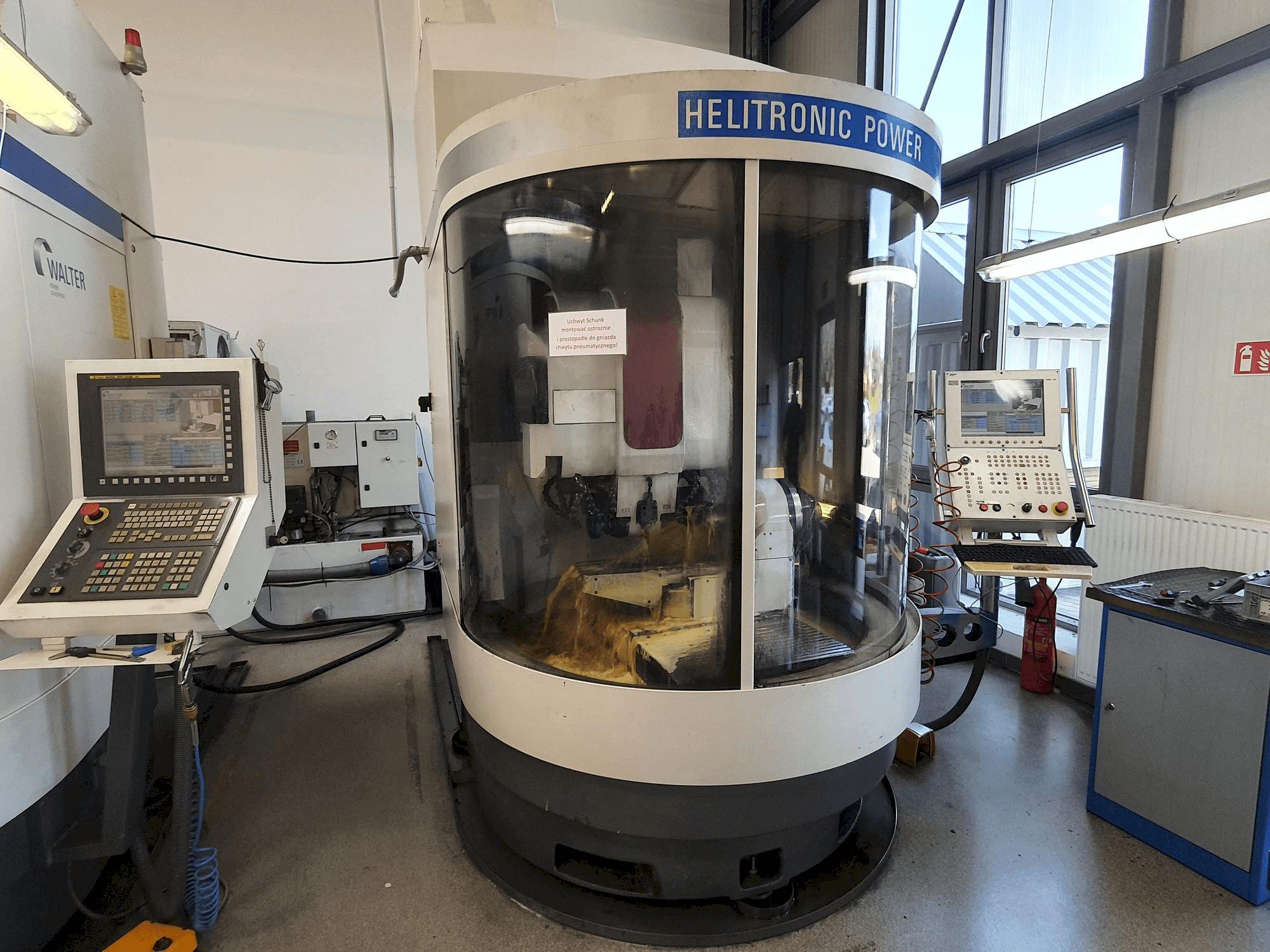 Vista frontal de la máquina Walter Helitronic Power