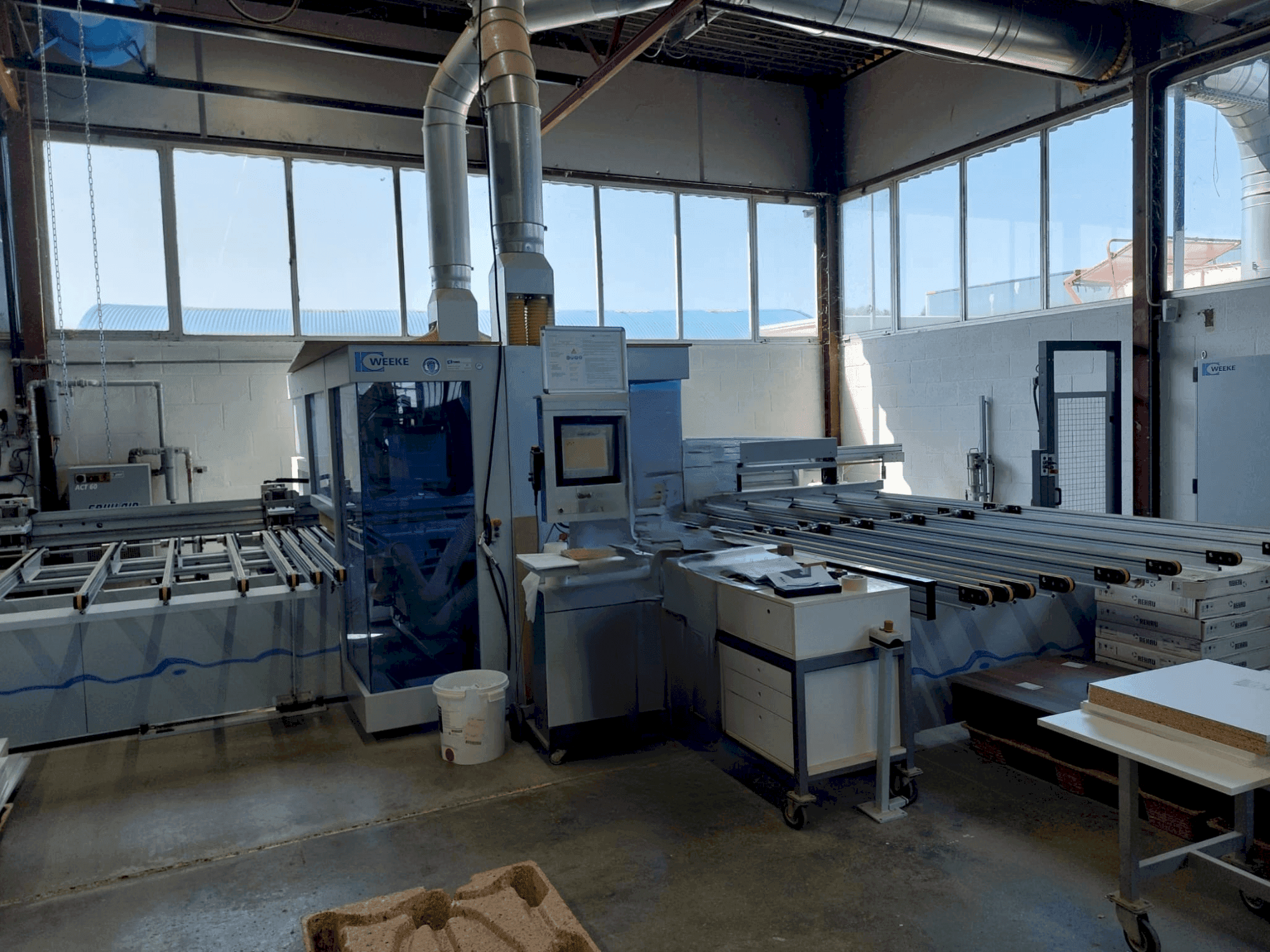 Vista frontal de la máquina Weeke Optimat BHX 500/D