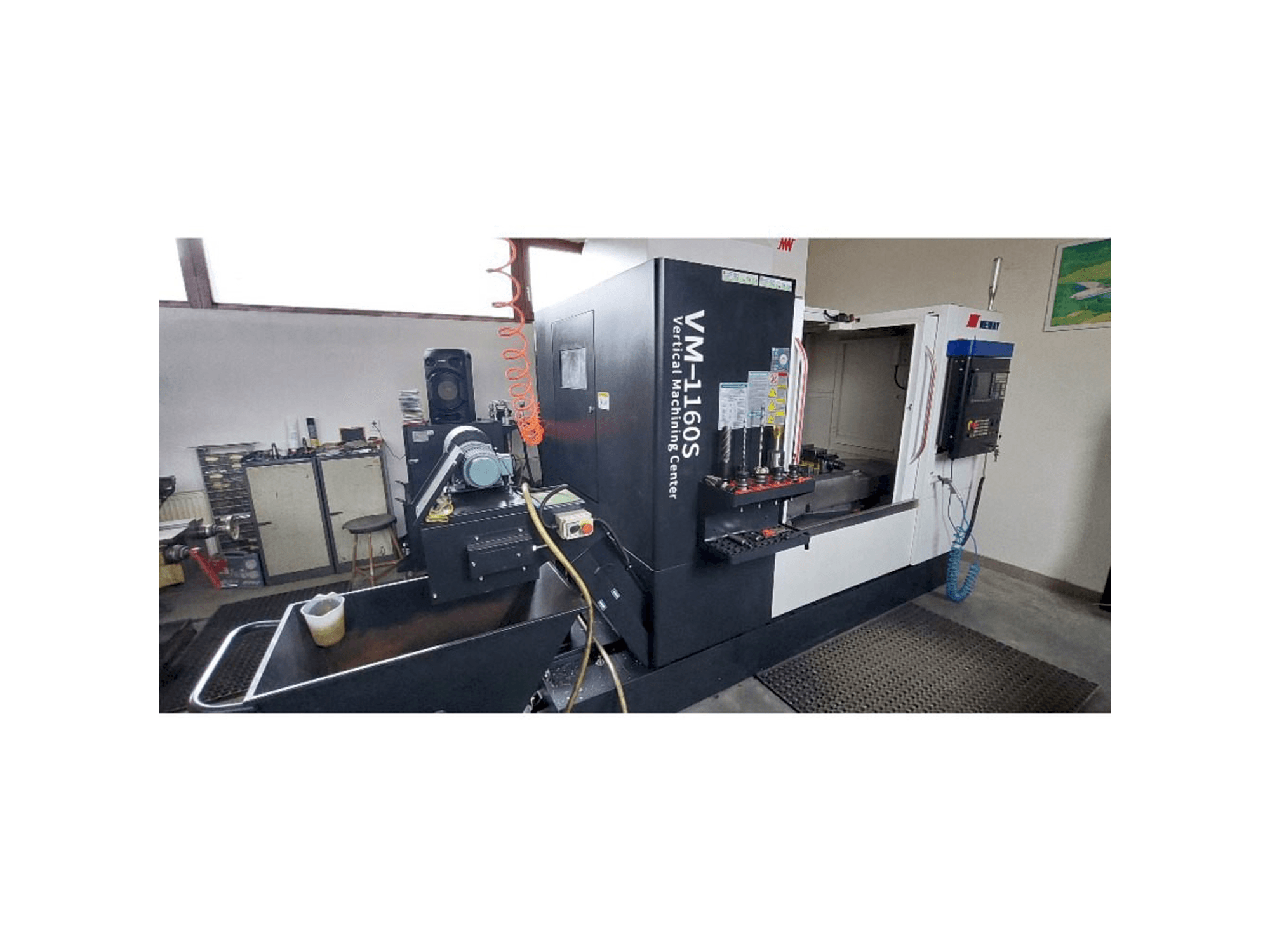 Vista frontal de la máquina Neway VM 1160