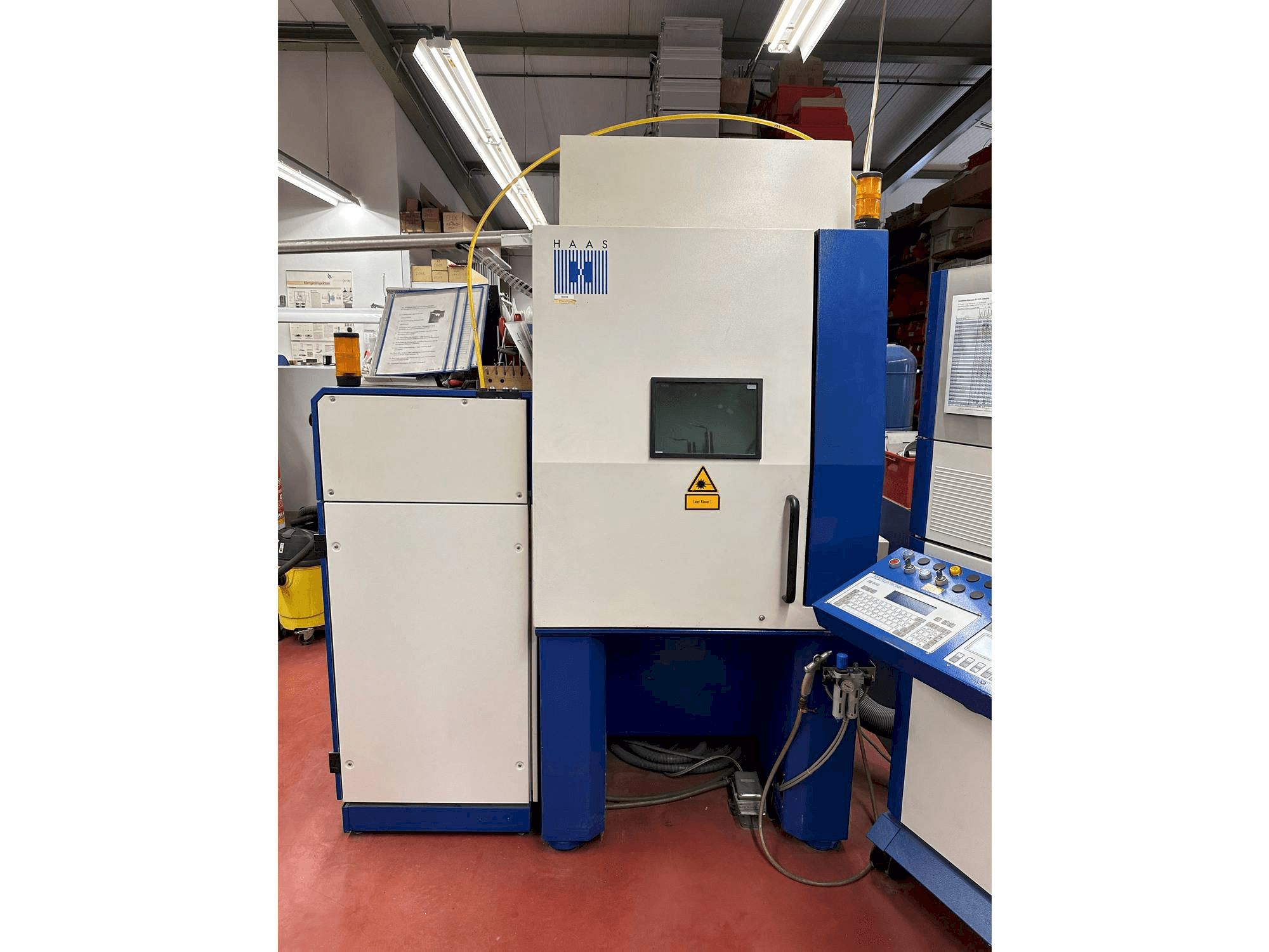 Vista frontal de la máquina Trumpf HL124P