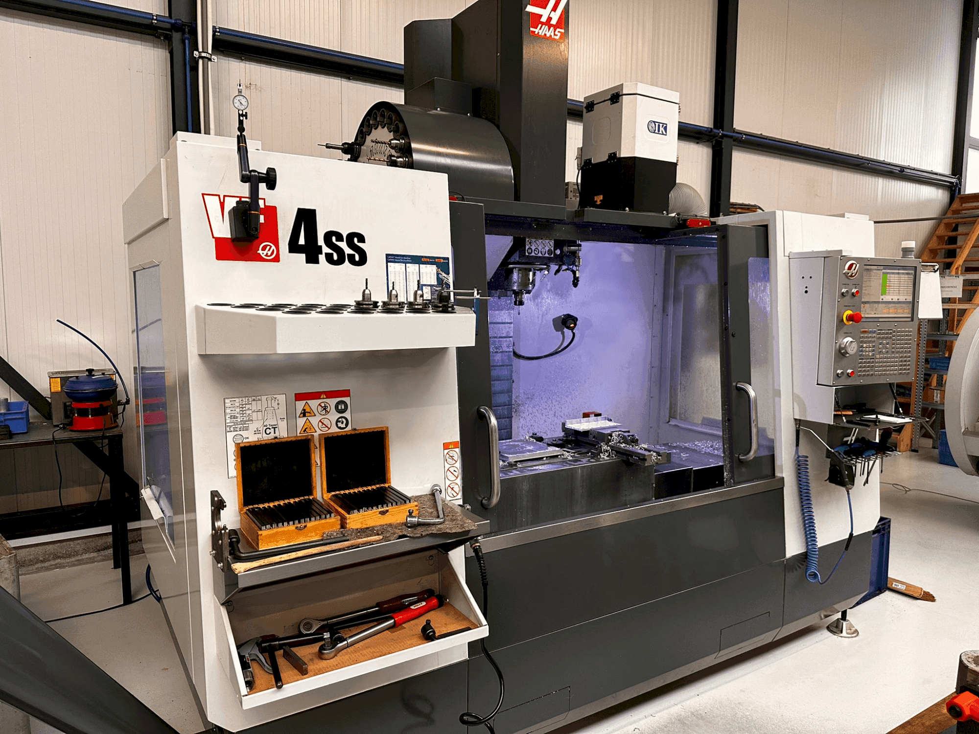 Front view of HAAS VF-4SS machine