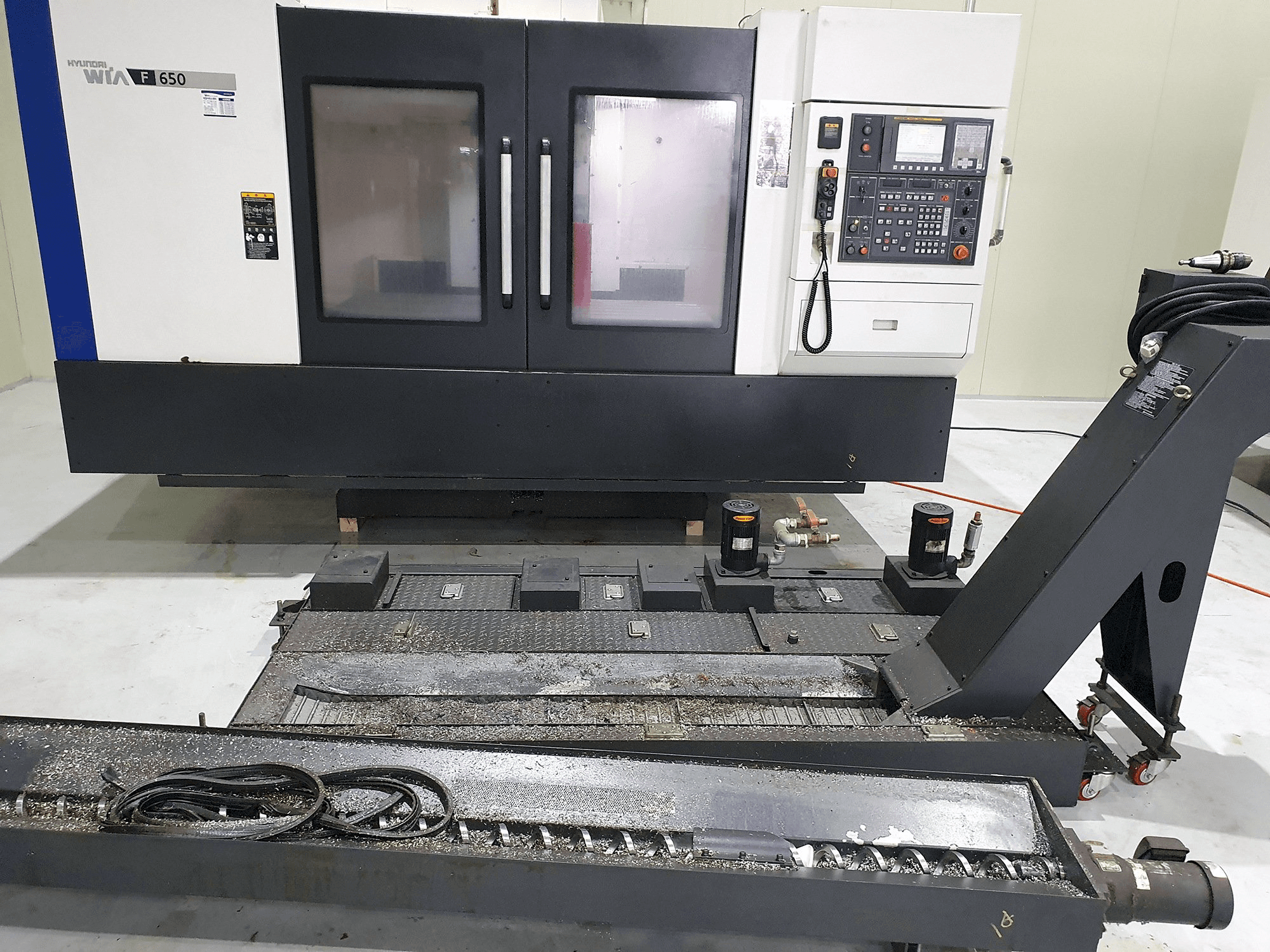 Vista frontal de la máquina Hyundai Wia F650