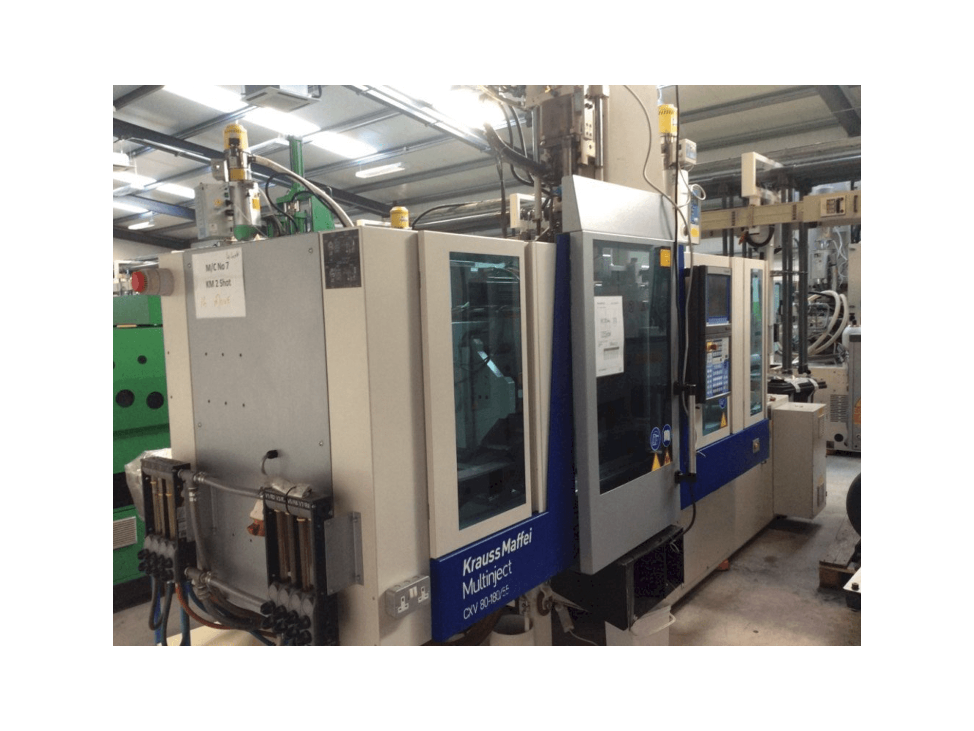 Vista frontal de la máquina Krauss Maffei Multinject 80-180-55 CX V