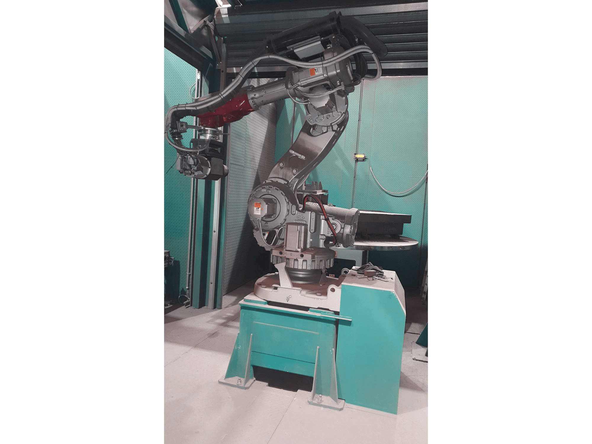 Vista frontal de la máquina ABB IRB 7600