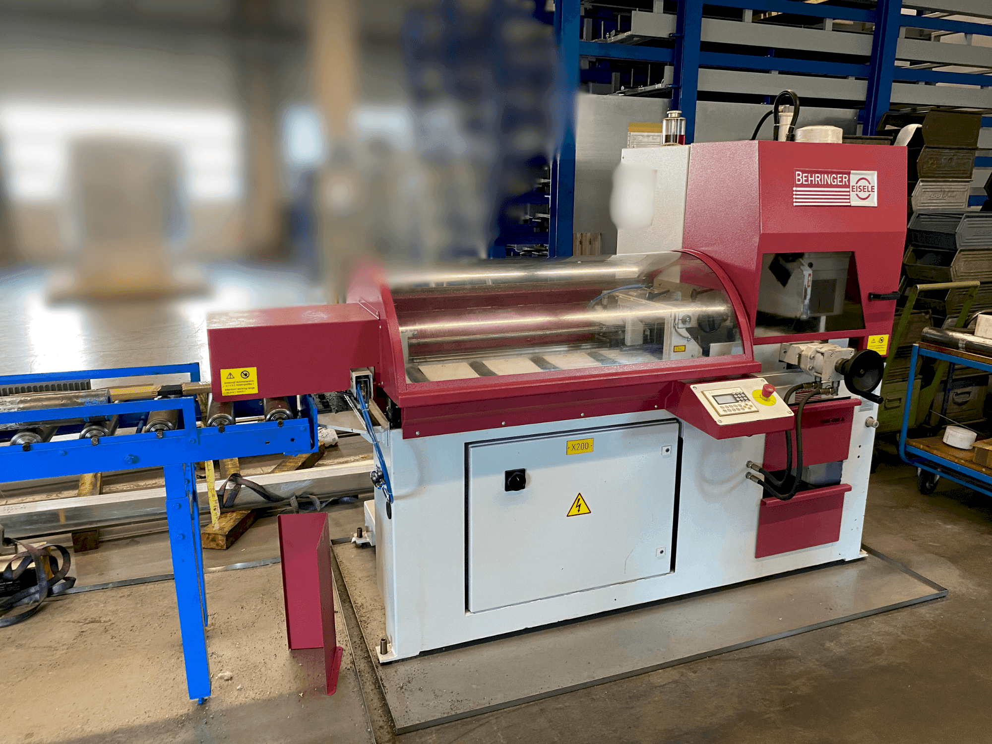 Vista frontal de la máquina Behringer VMS 400-A