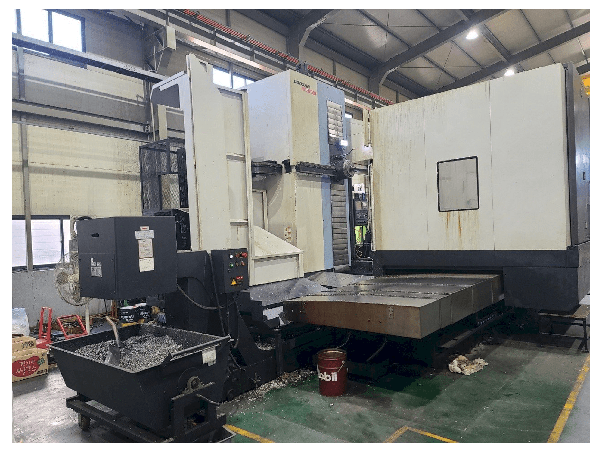 Vista frontal de la máquina Doosan DBC250II