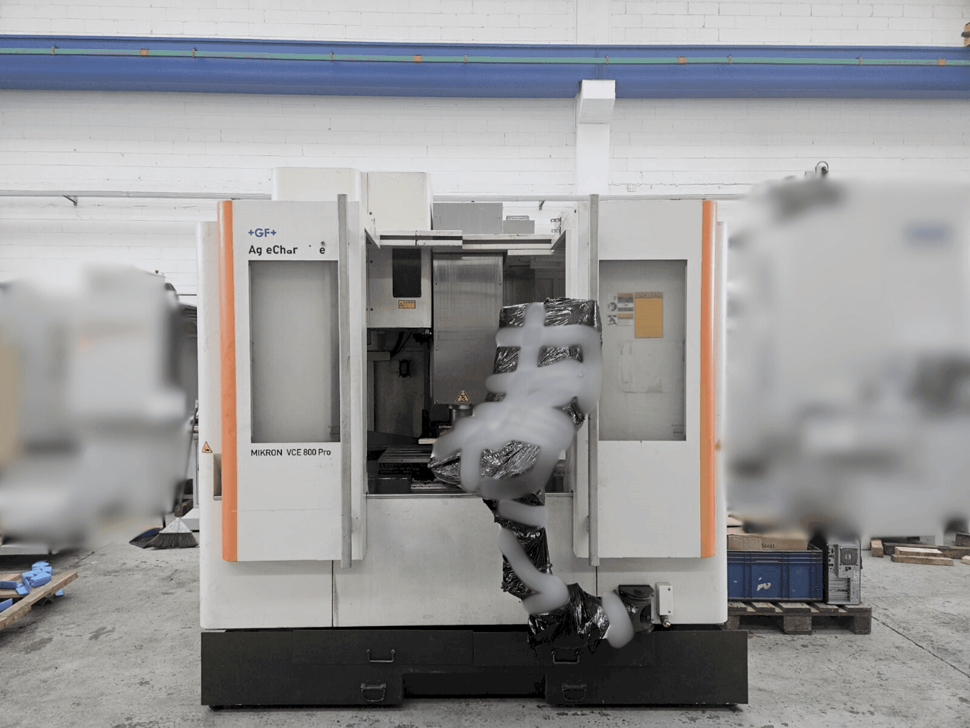 Vista frontal de la máquina +GF+ AGIE CHARMILLES VCE 800 PRO