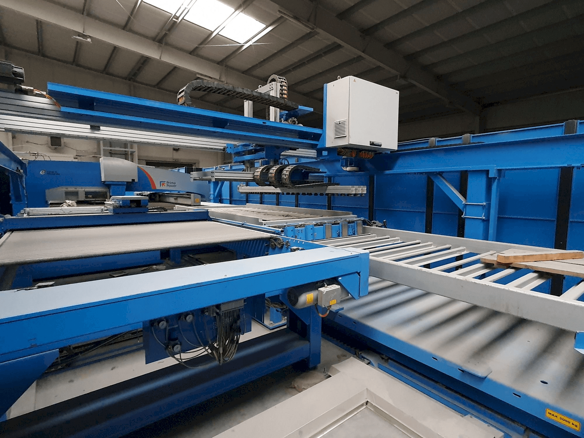 Vista frontal de la máquina Prima Power LPe6f