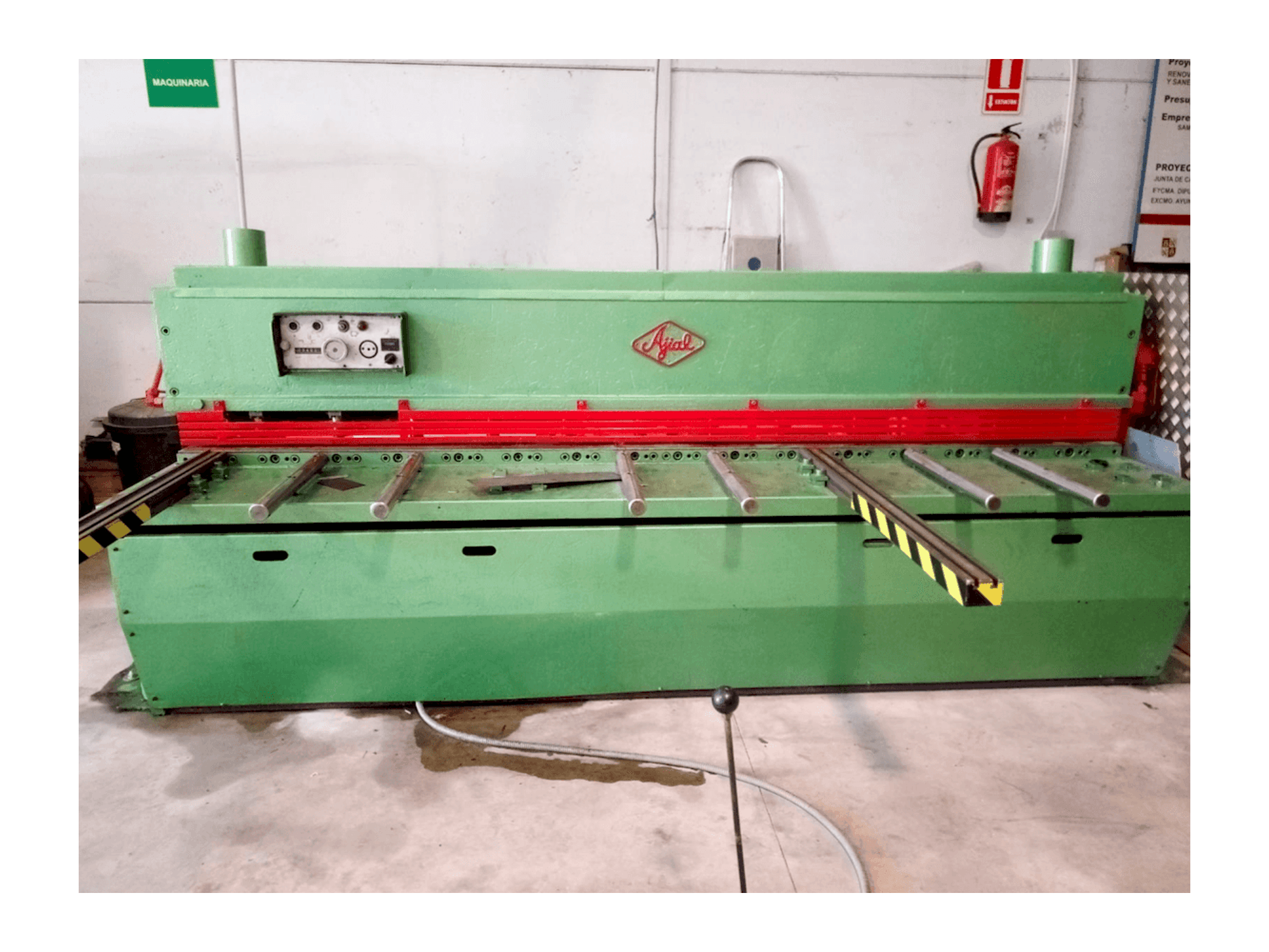 Vista frontal de la máquina Ajial 630 CA