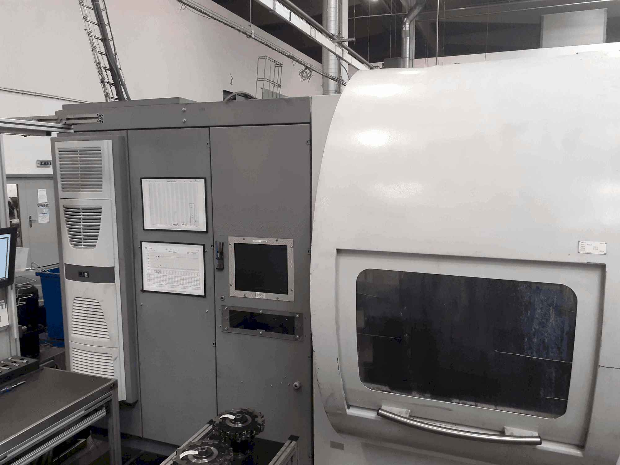 Front view of DECKEL MAHO DMC 80 H machine