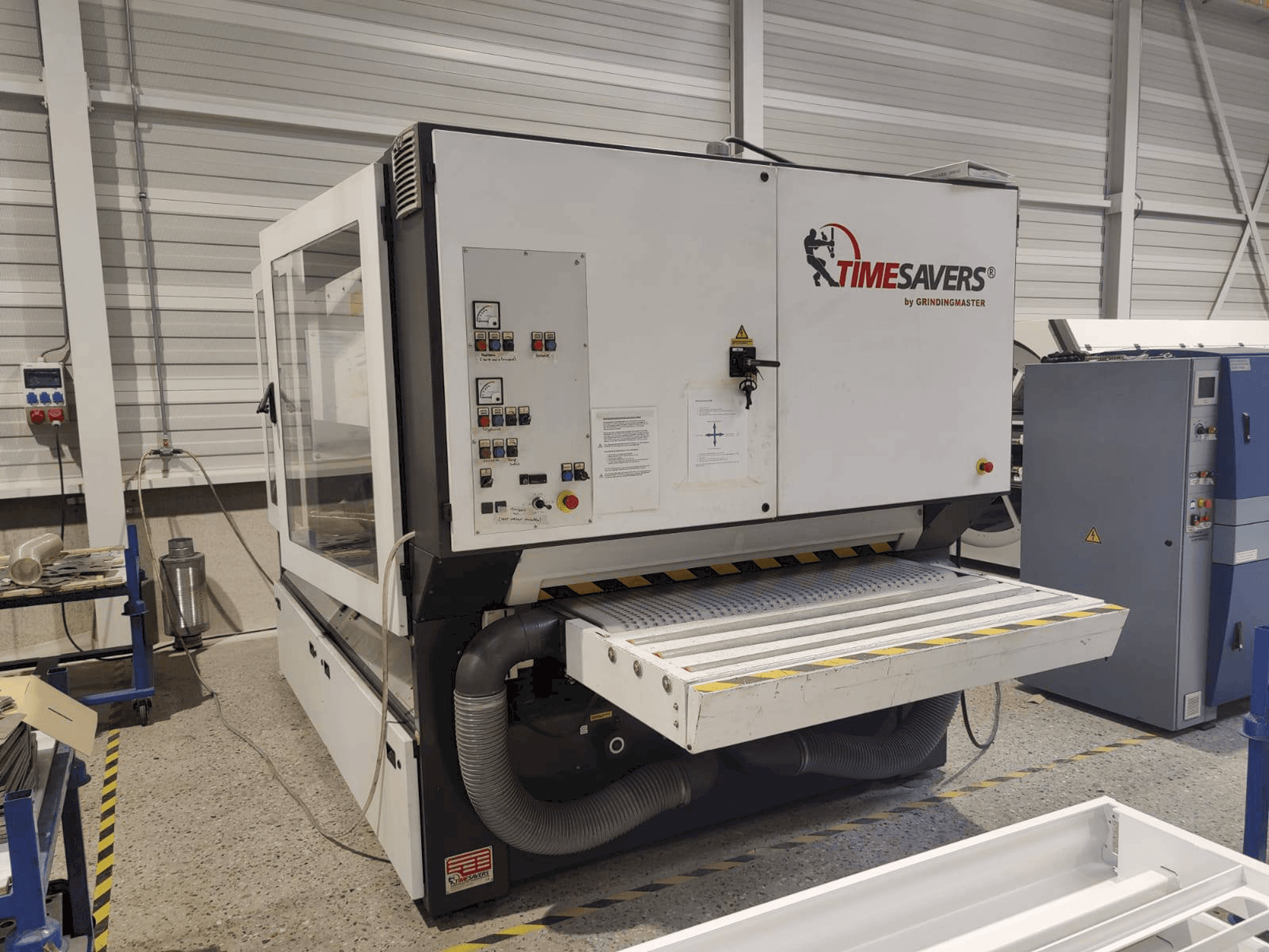 Vista frontal de la máquina TIMESAVERS 42-series-1350-WRB