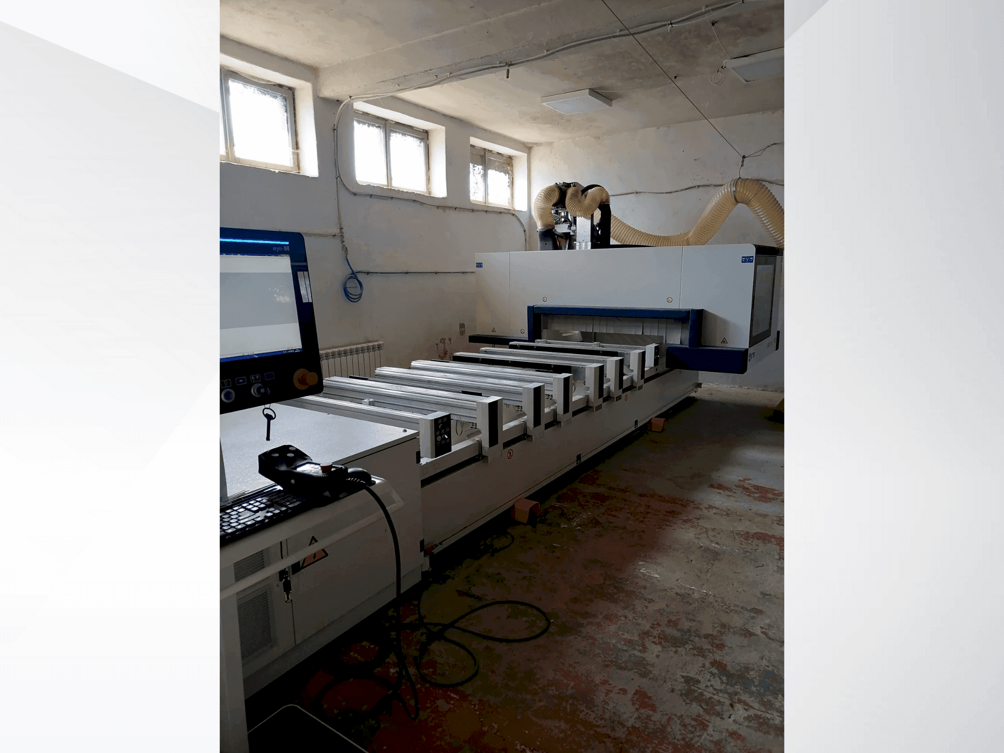 Vista frontal de la máquina SCM Morbidelli M100