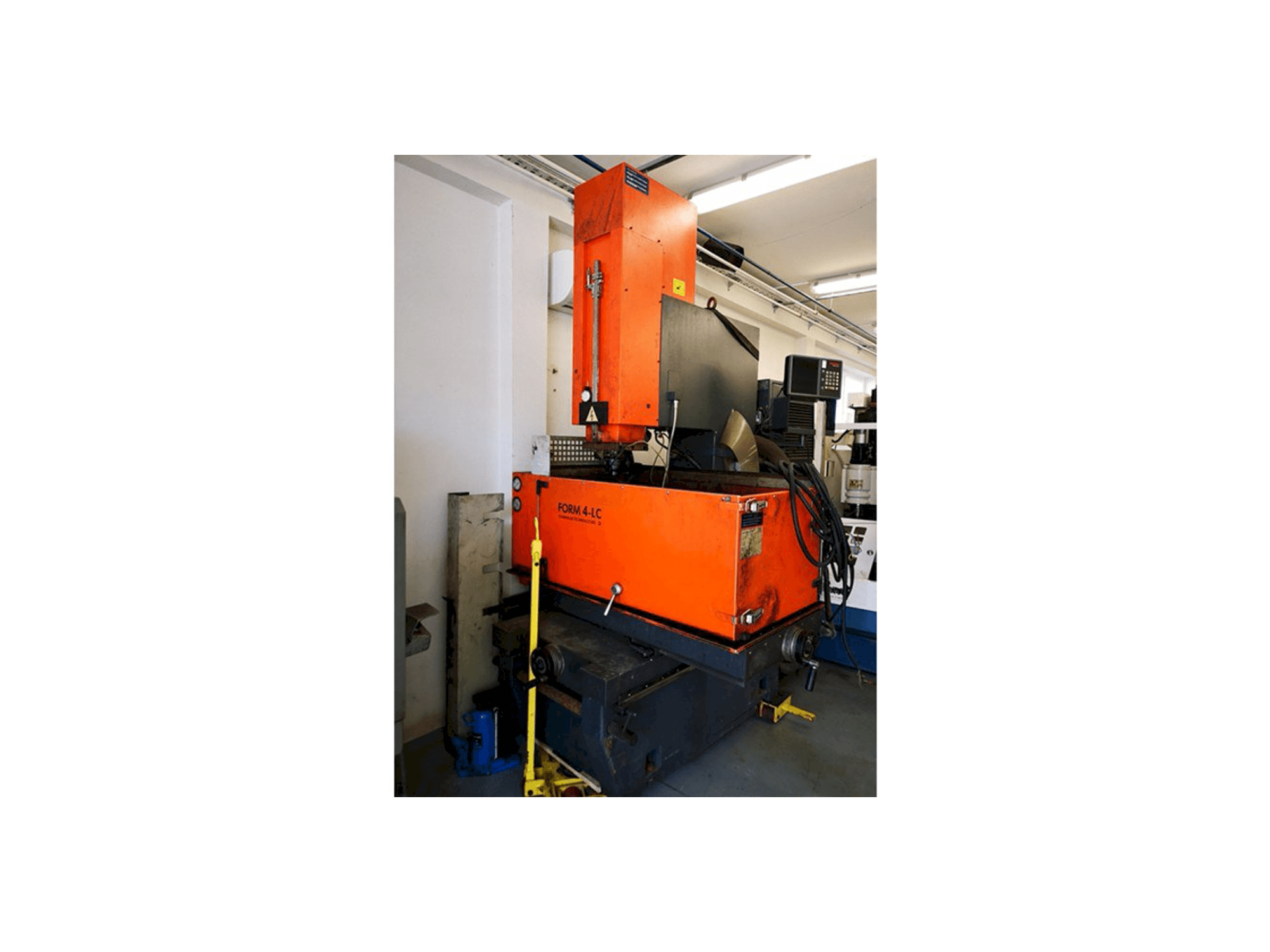 Vista frontal de la máquina CHARMILLES Form 4-LC