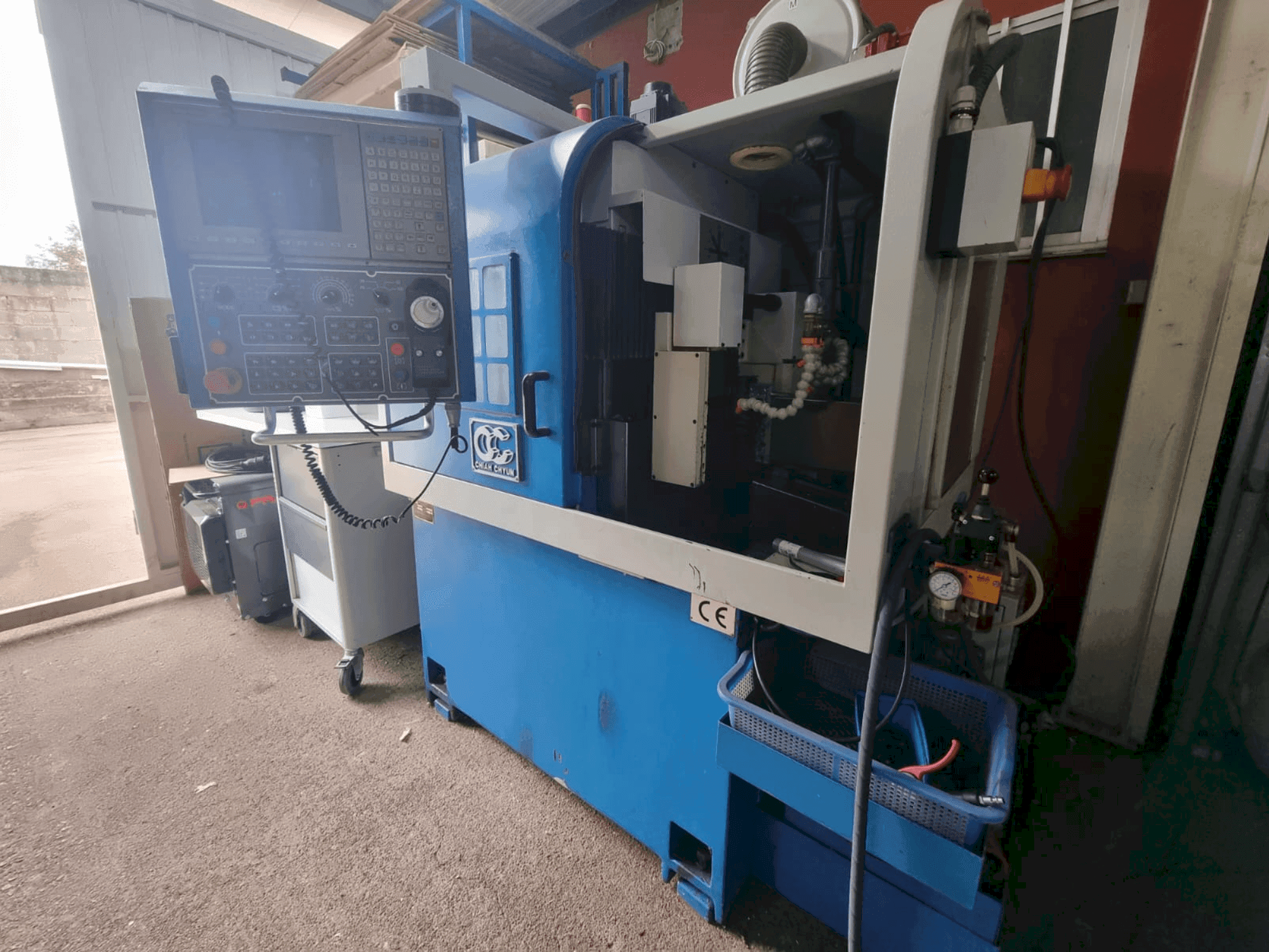 Front view of Chiah-Chyun CY-32M machine