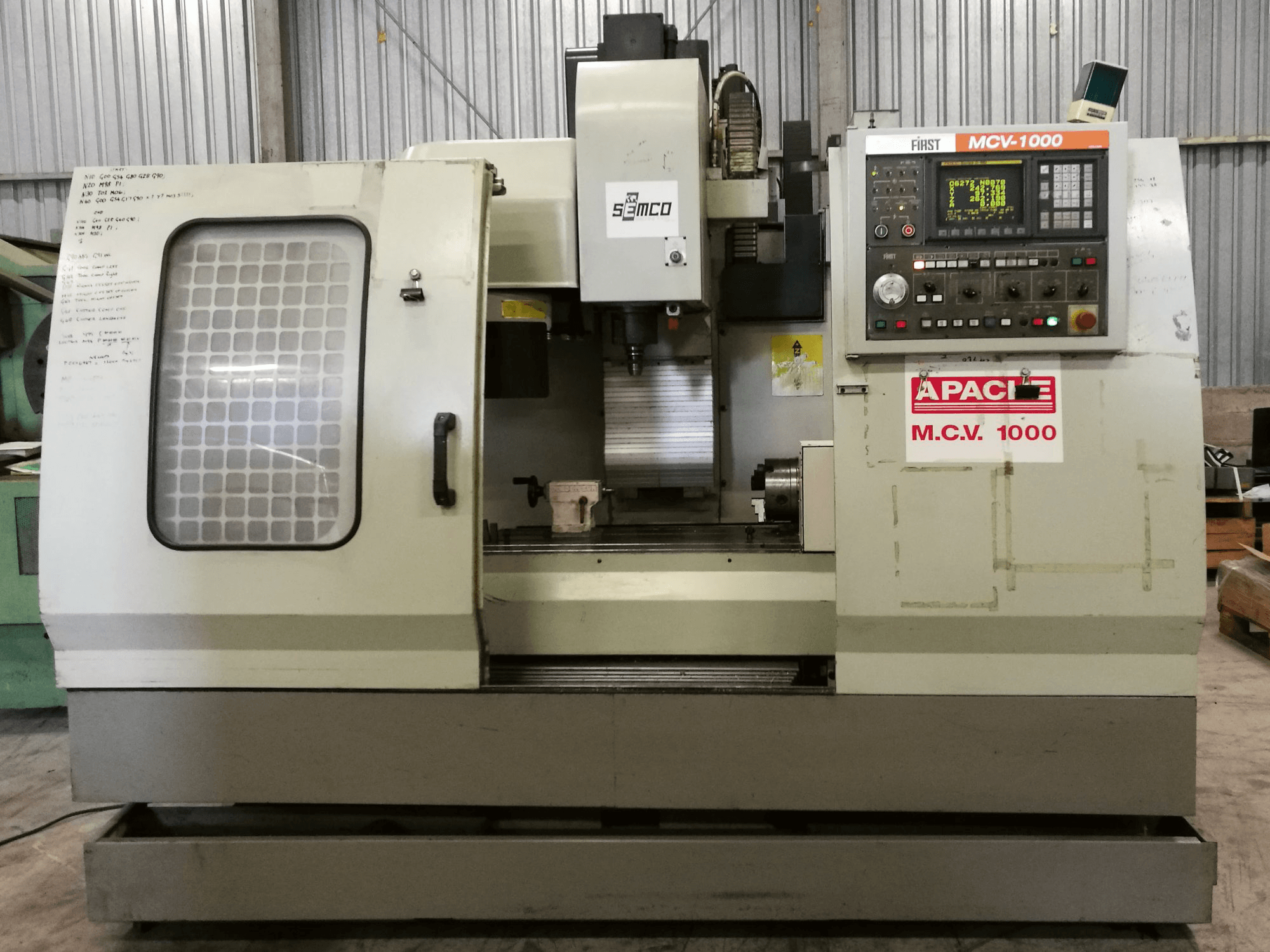 Vista frontal de la máquina FIRST MCV-1000