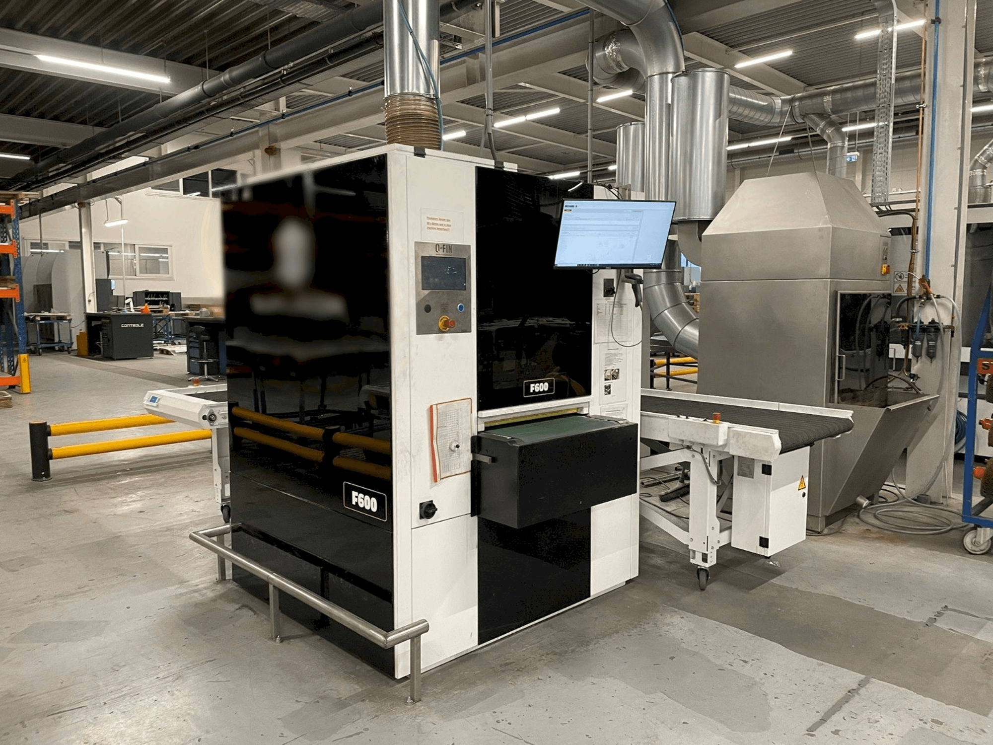 Vista frontal de la máquina Q-FIN F600