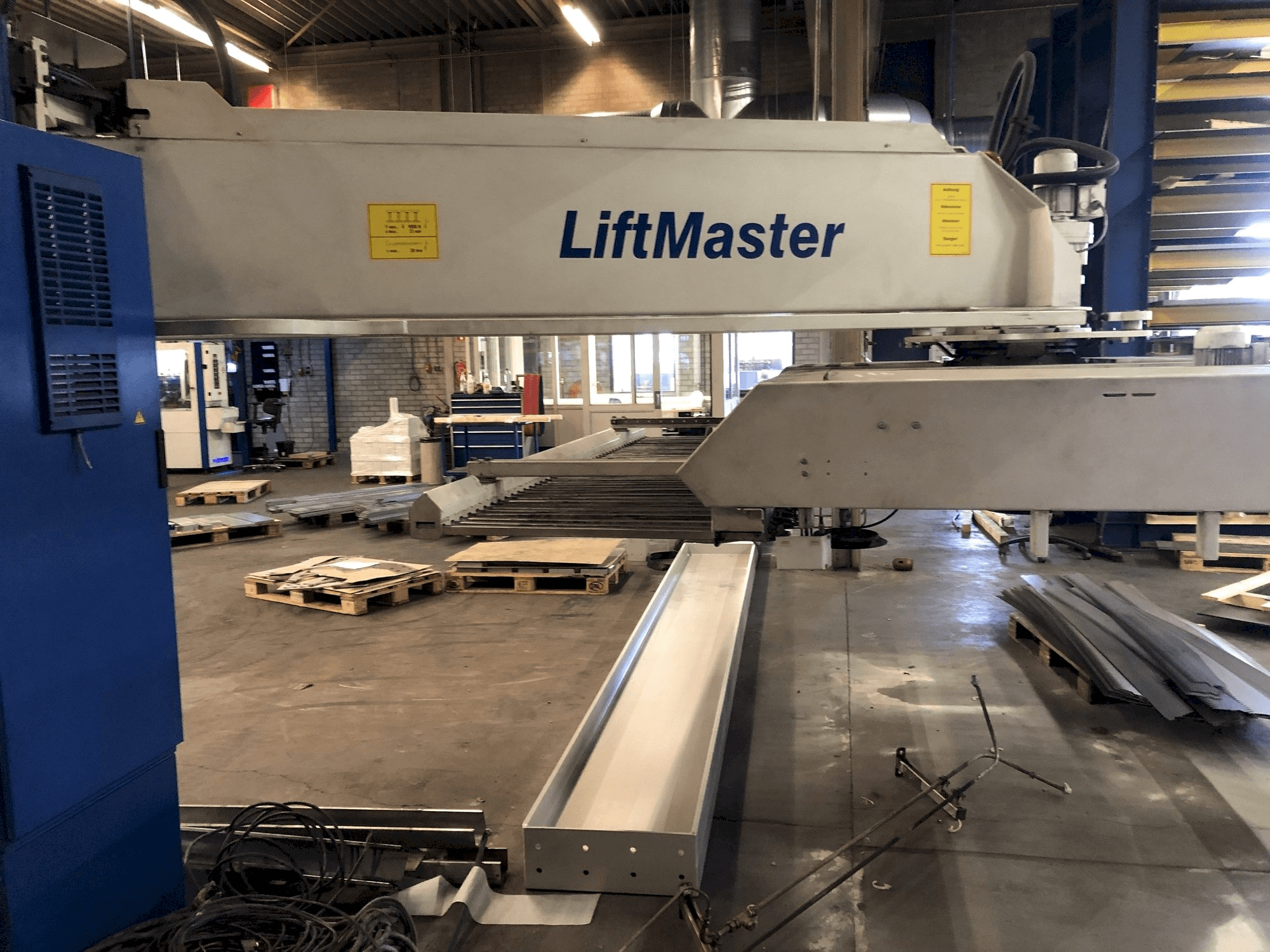 Vista frontal de la máquina Trumpf Liftmaster
