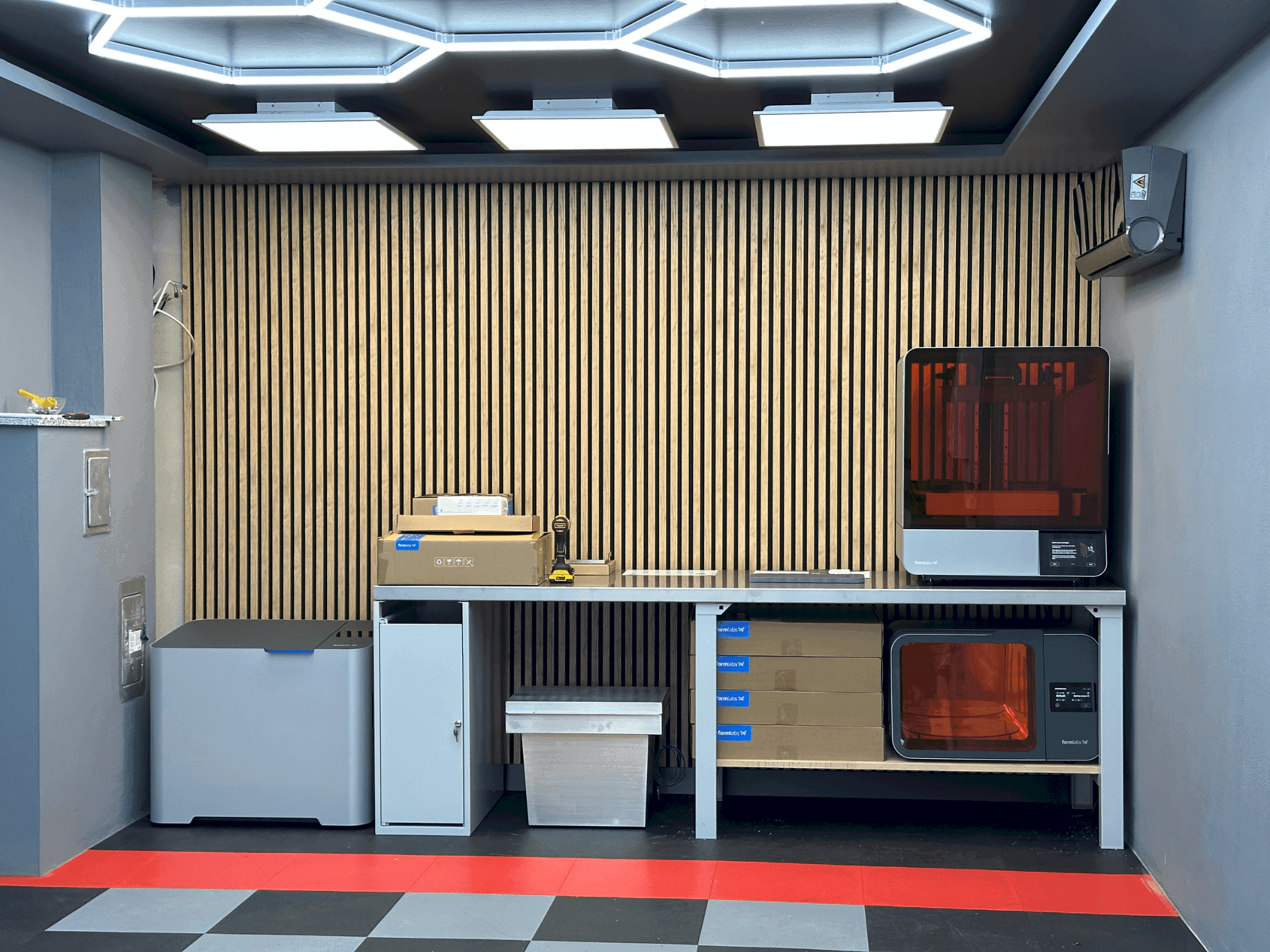 Front view of FORMLABS 4L machine