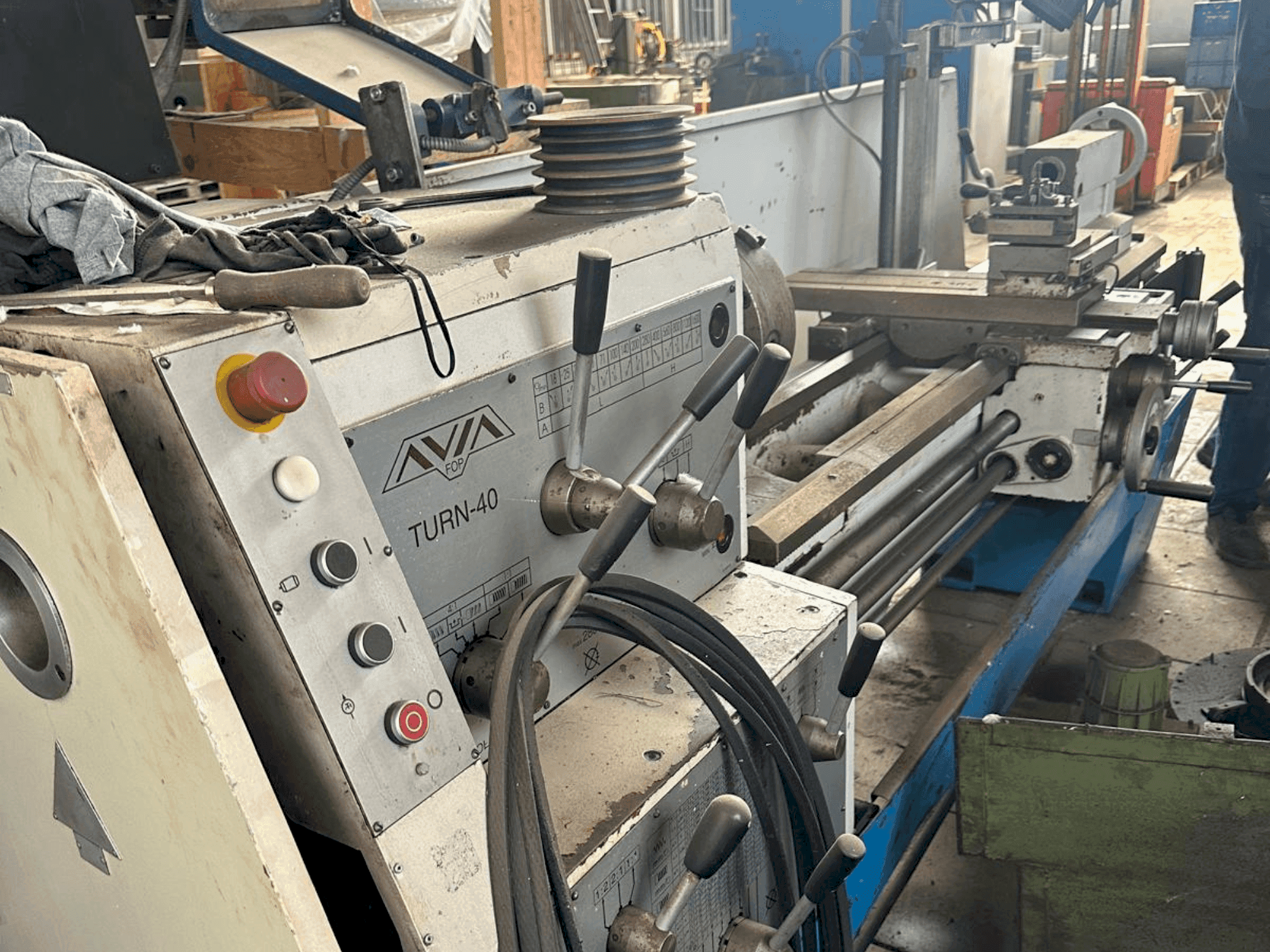 Vista frontal de la máquina Avia TURN-40