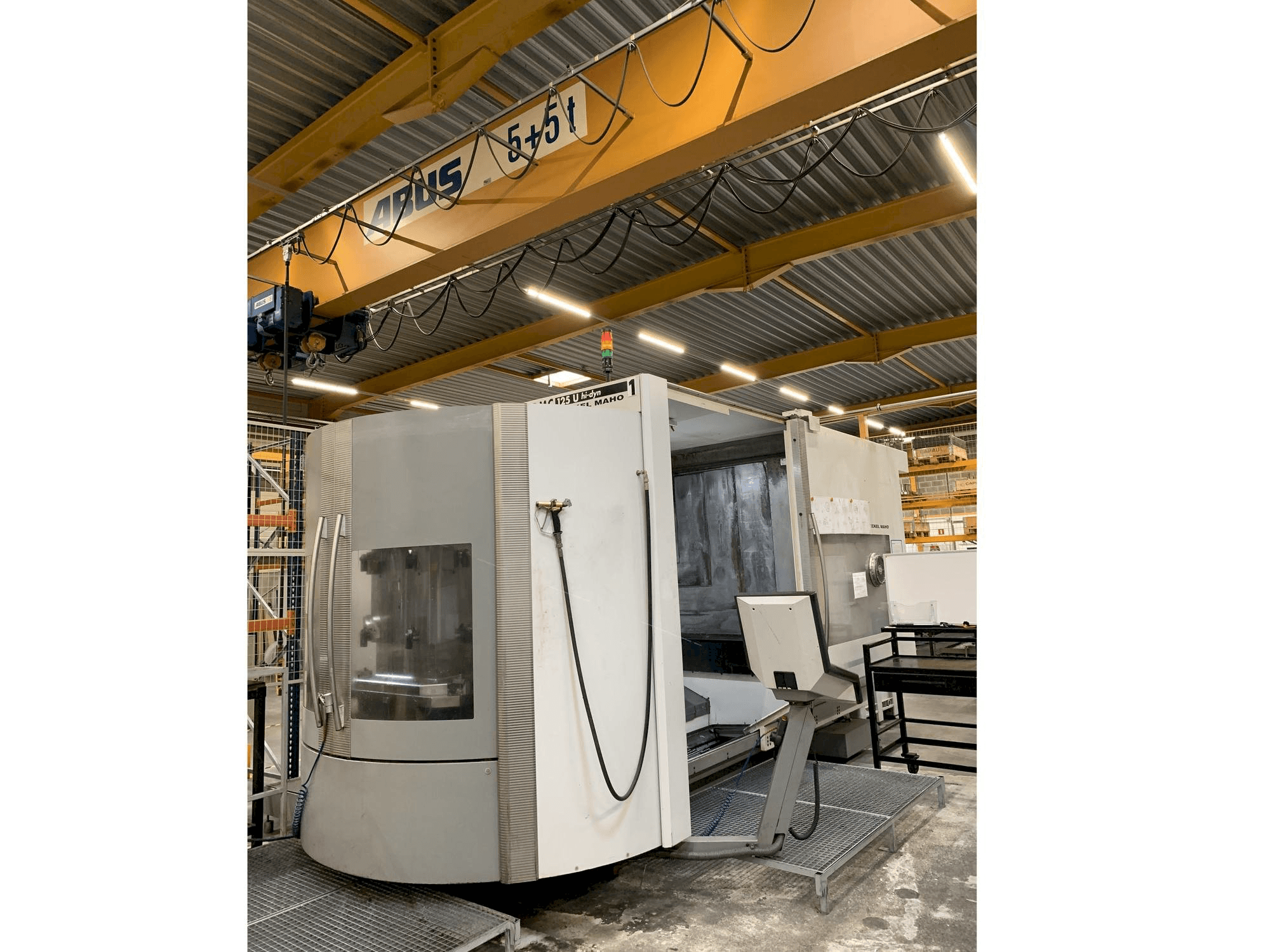 Front view of DECKEL MAHO DMC 125 U hy-dyn machine