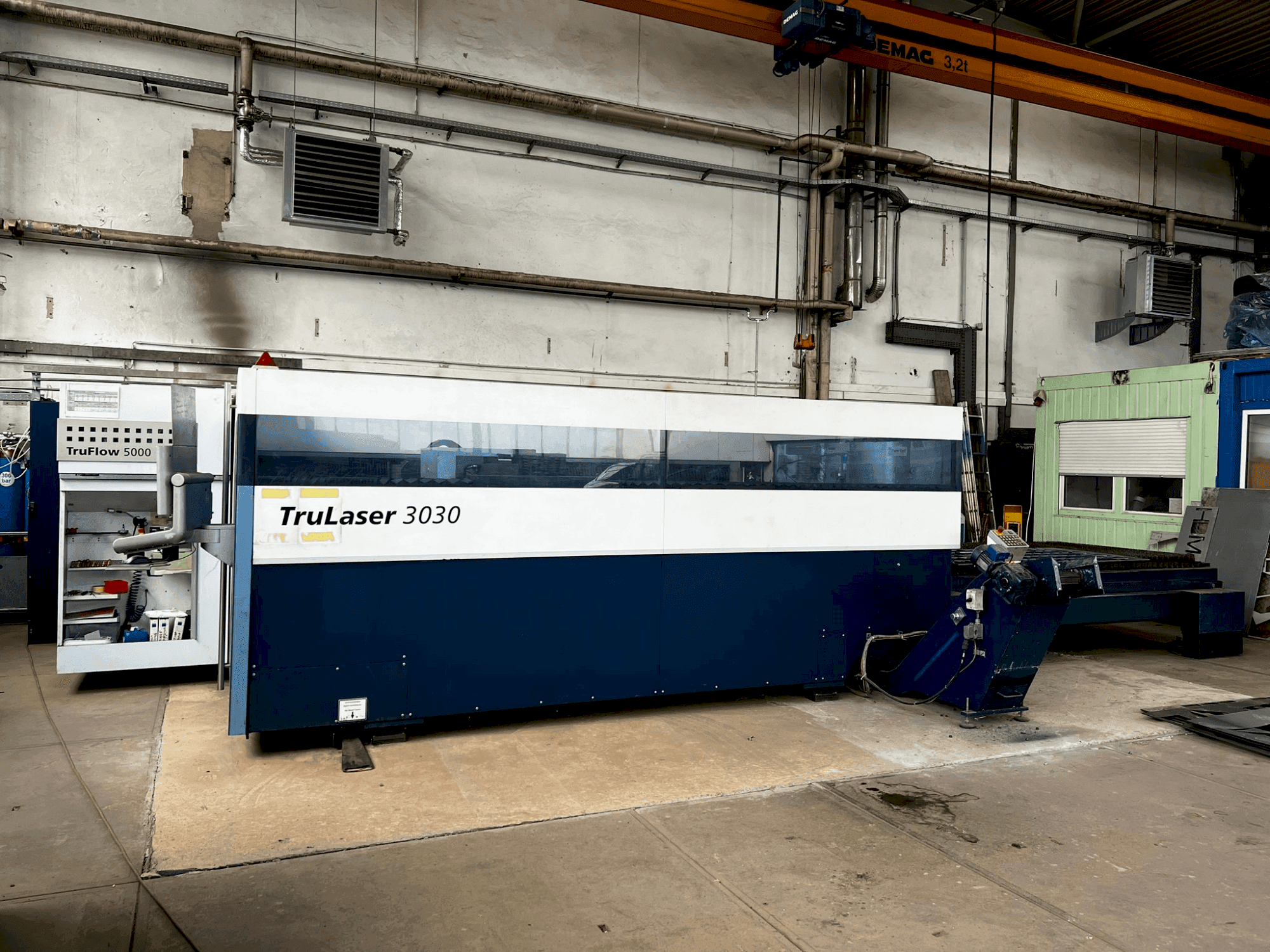 Vista frontal de la máquina TRUMPF TruLaser 3030
