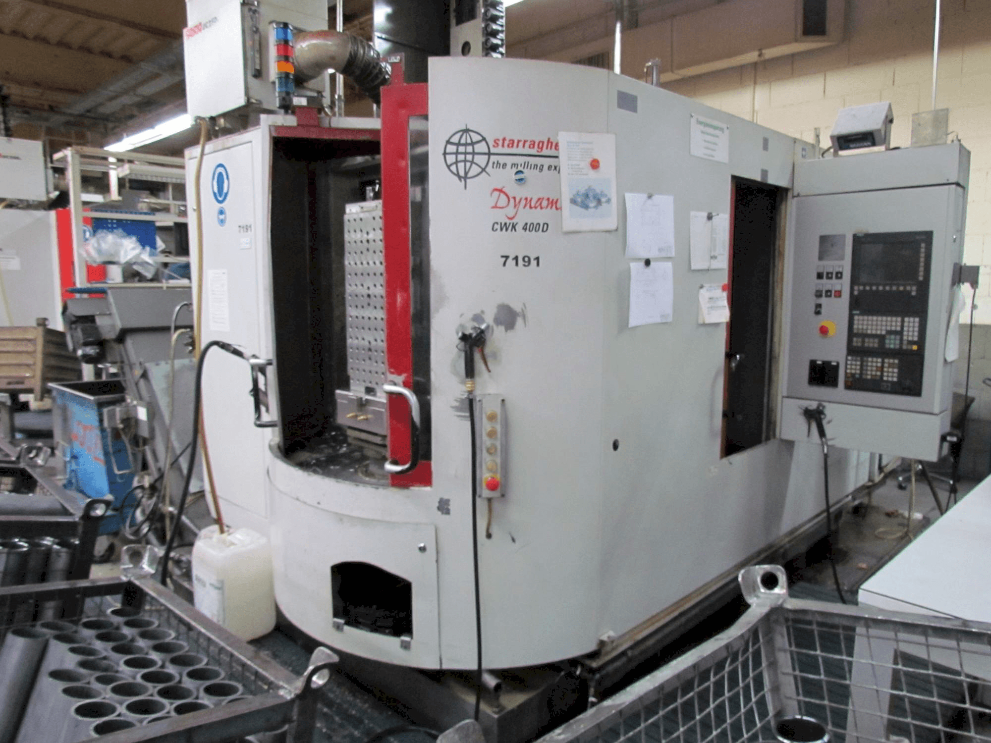 Vista frontal de la máquina Heckert CWK 400 D