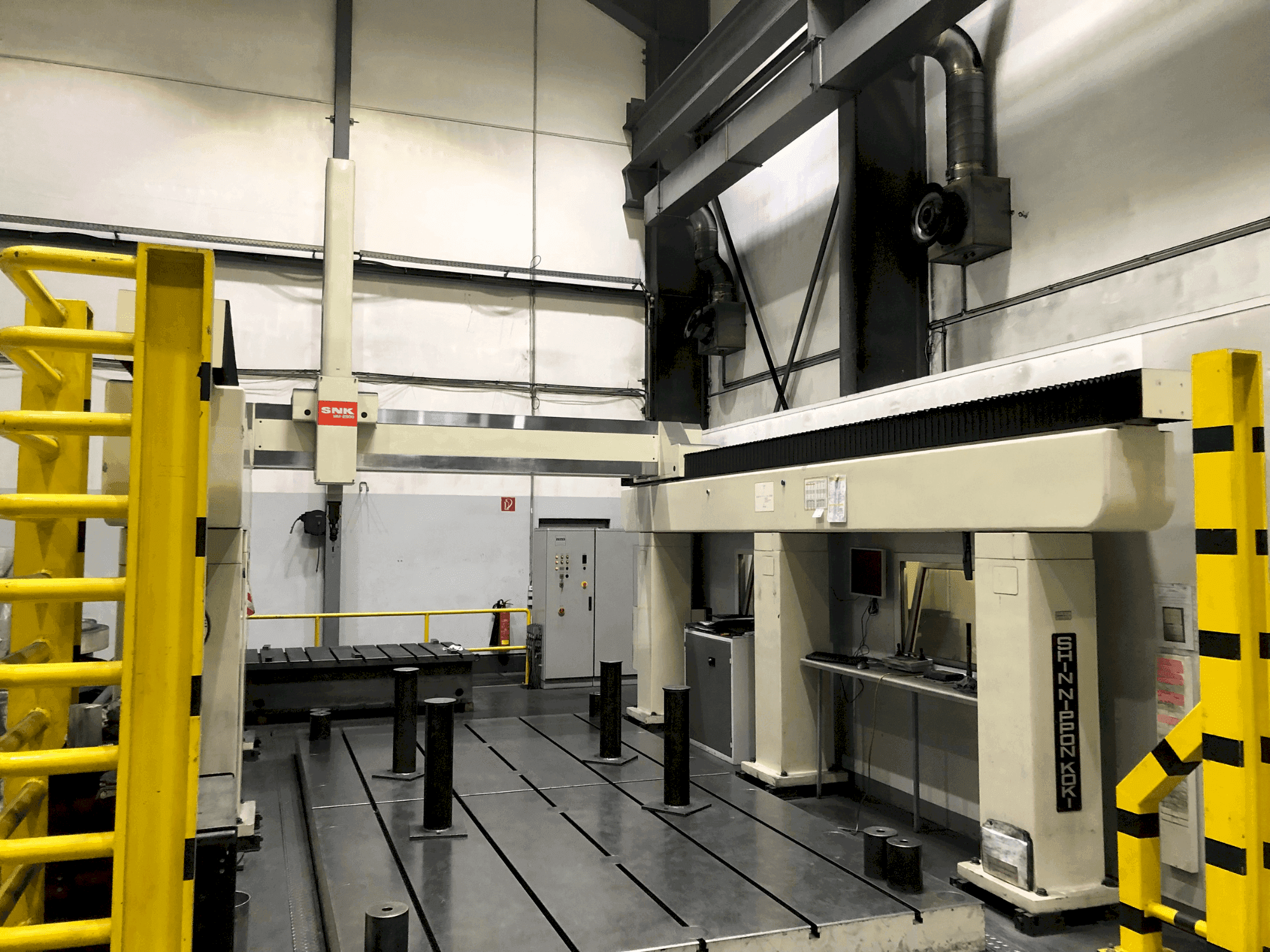 Vista frontal de la máquina SHIN NIPPON KOKI MM 2500-5012