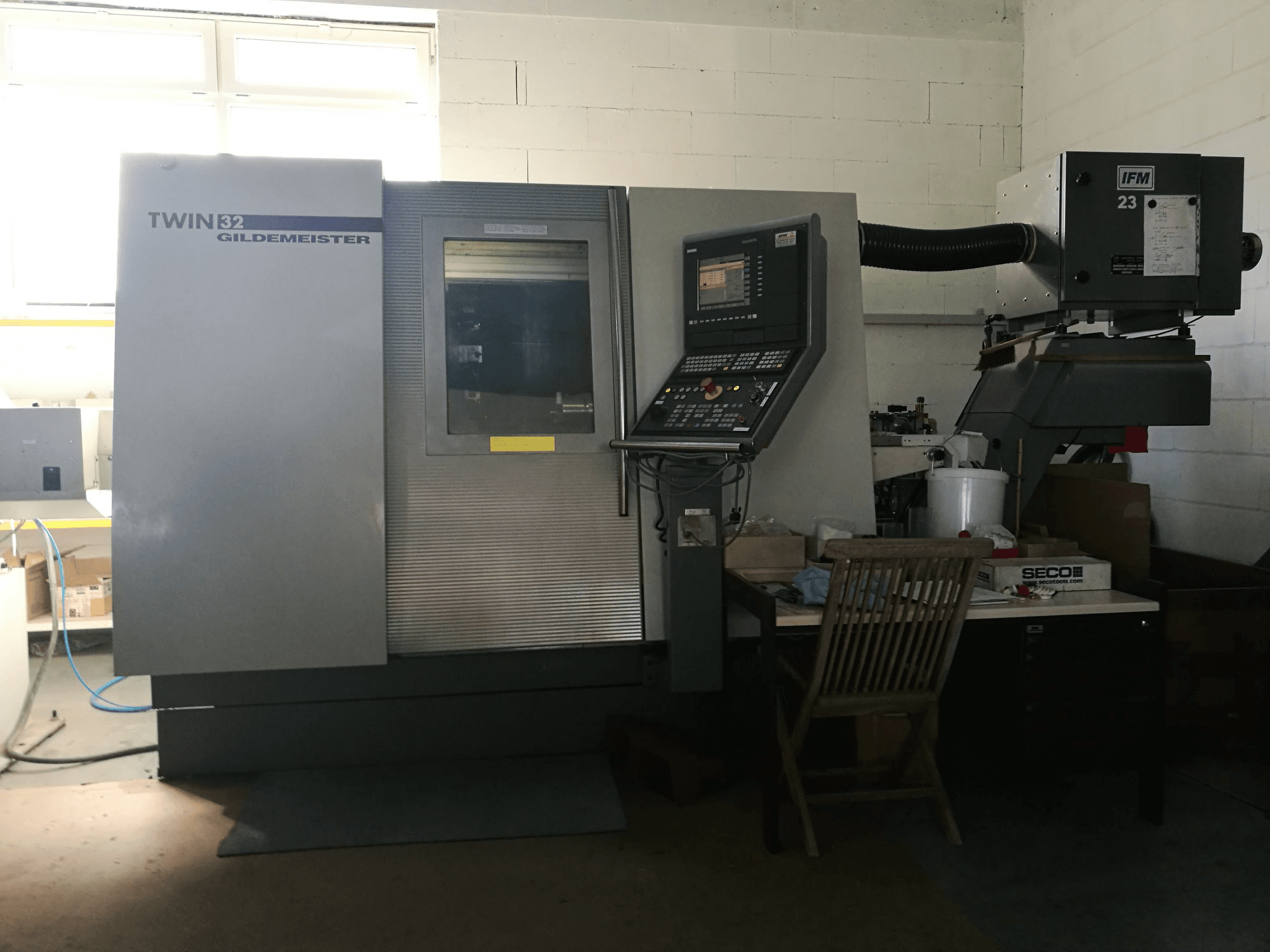 Vista frontal 2 de la máquina Gildemeister TWIN 32