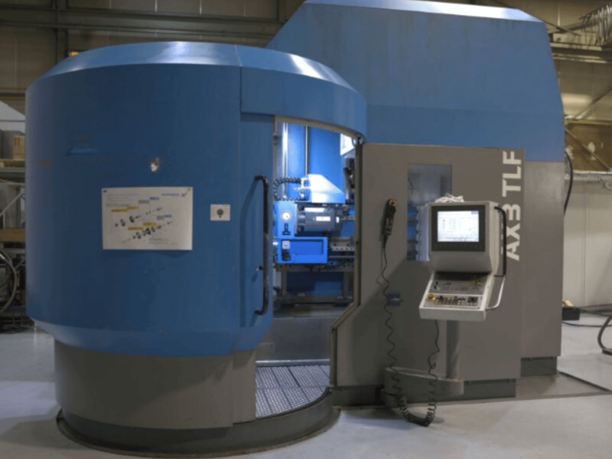 Taladradora IXION Auerbach IA2 TLF-1200.4 en vista frontal; presenta panel de control y carcasa azul.