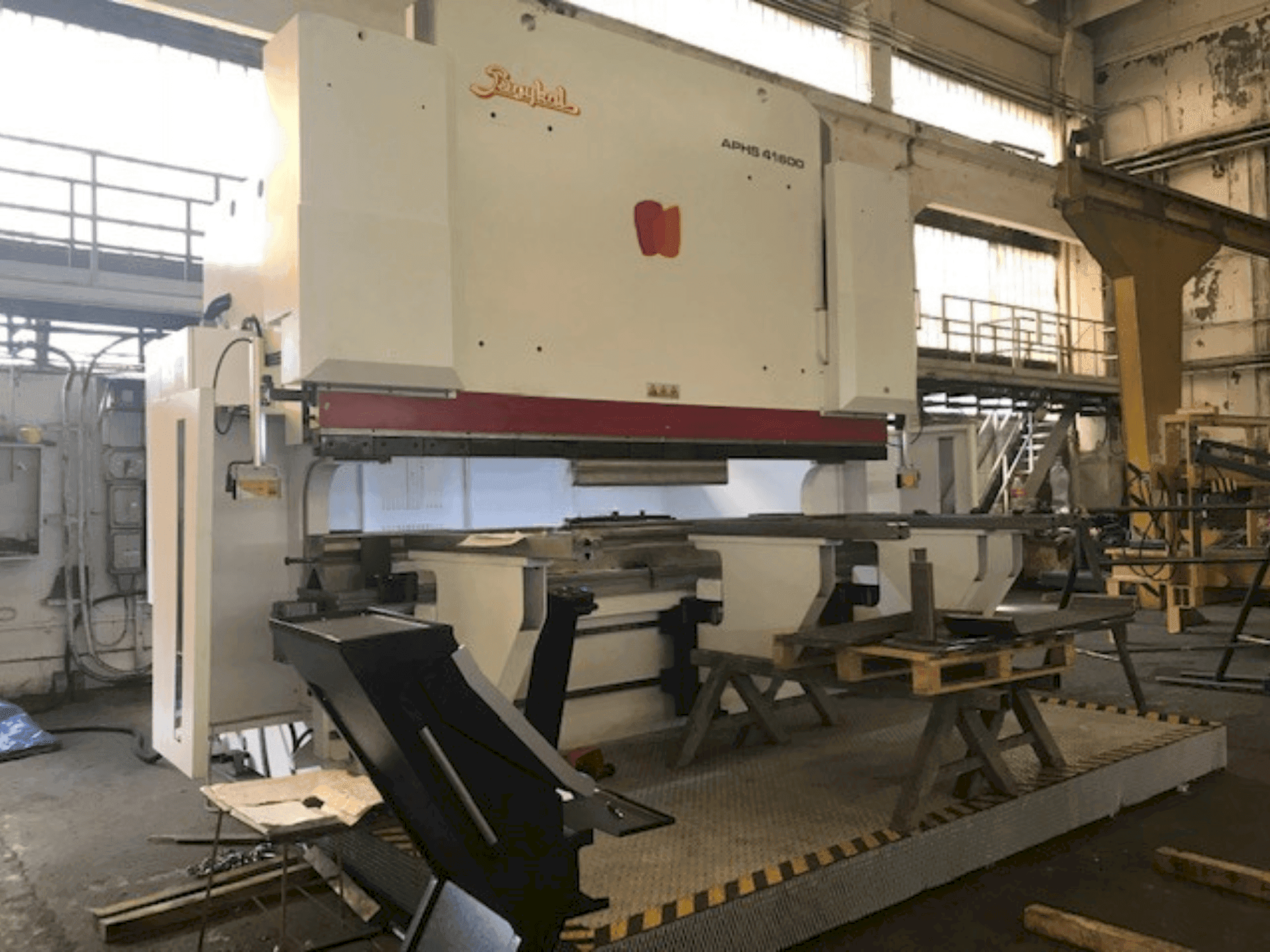 Vista frontal de la máquina Baykal APHS 41600