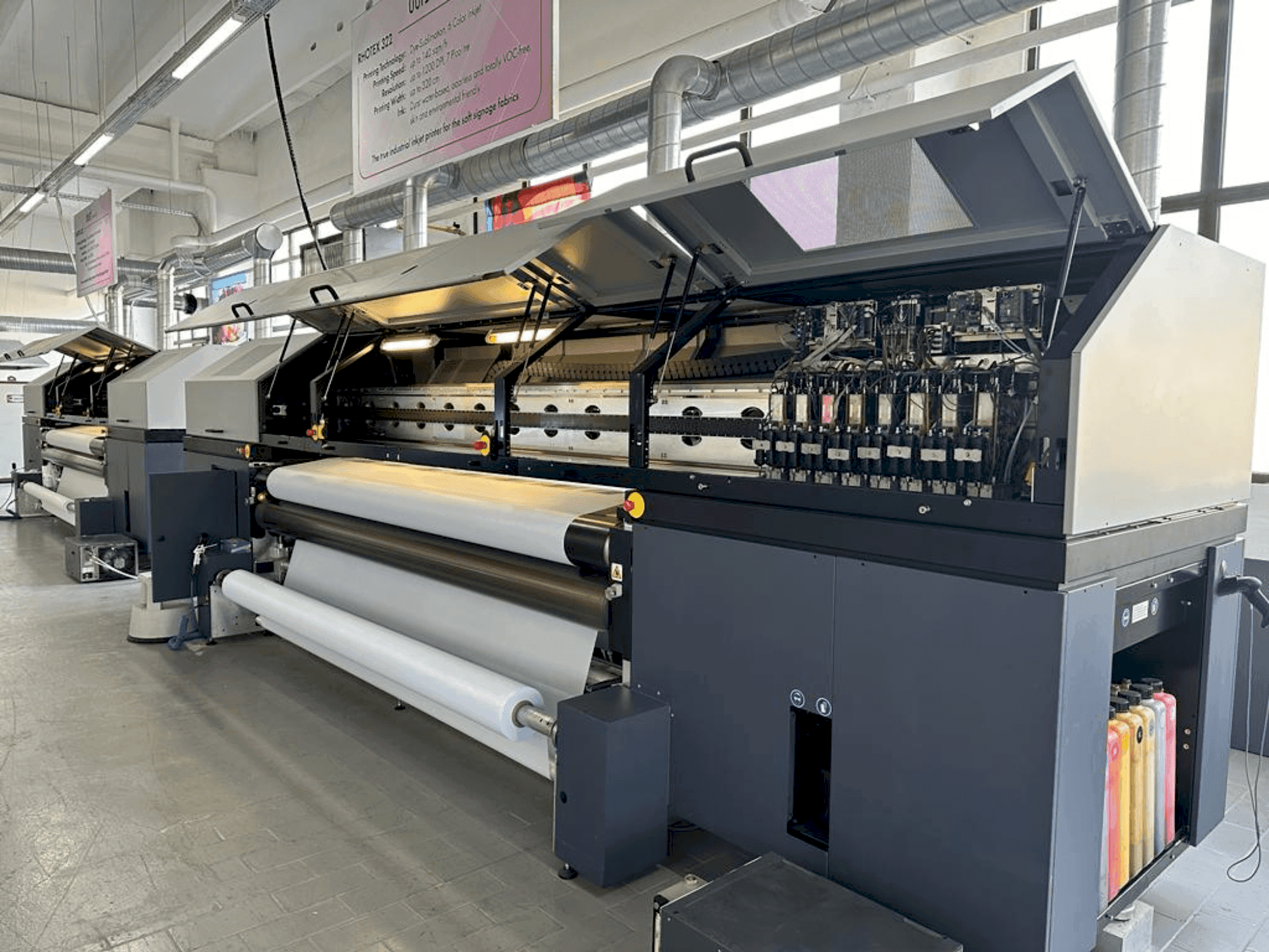 Vista frontal de la máquina Durst Rhotex 322