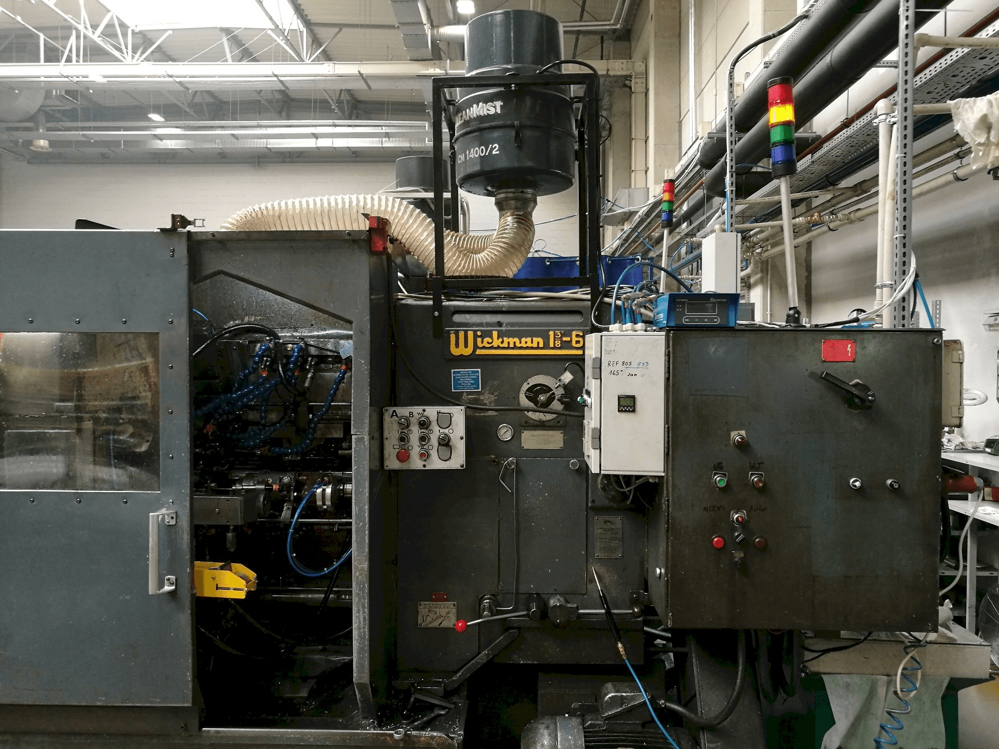 Vista frontal de la máquina Wickman 1 3/8"-6