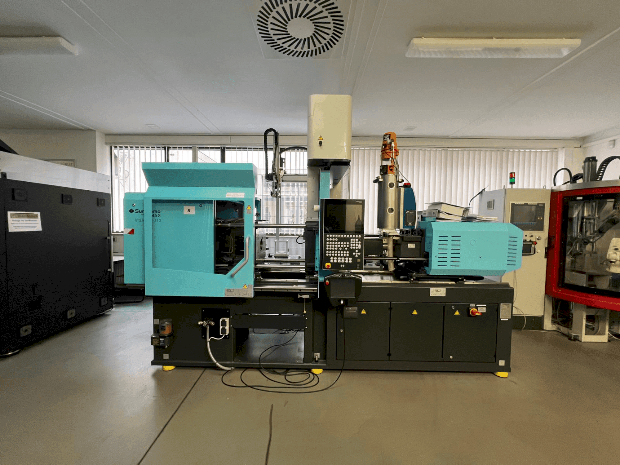 Vista frontal de la máquina SUMITOMO SHI DEMAG Intelect 2 50/370-110