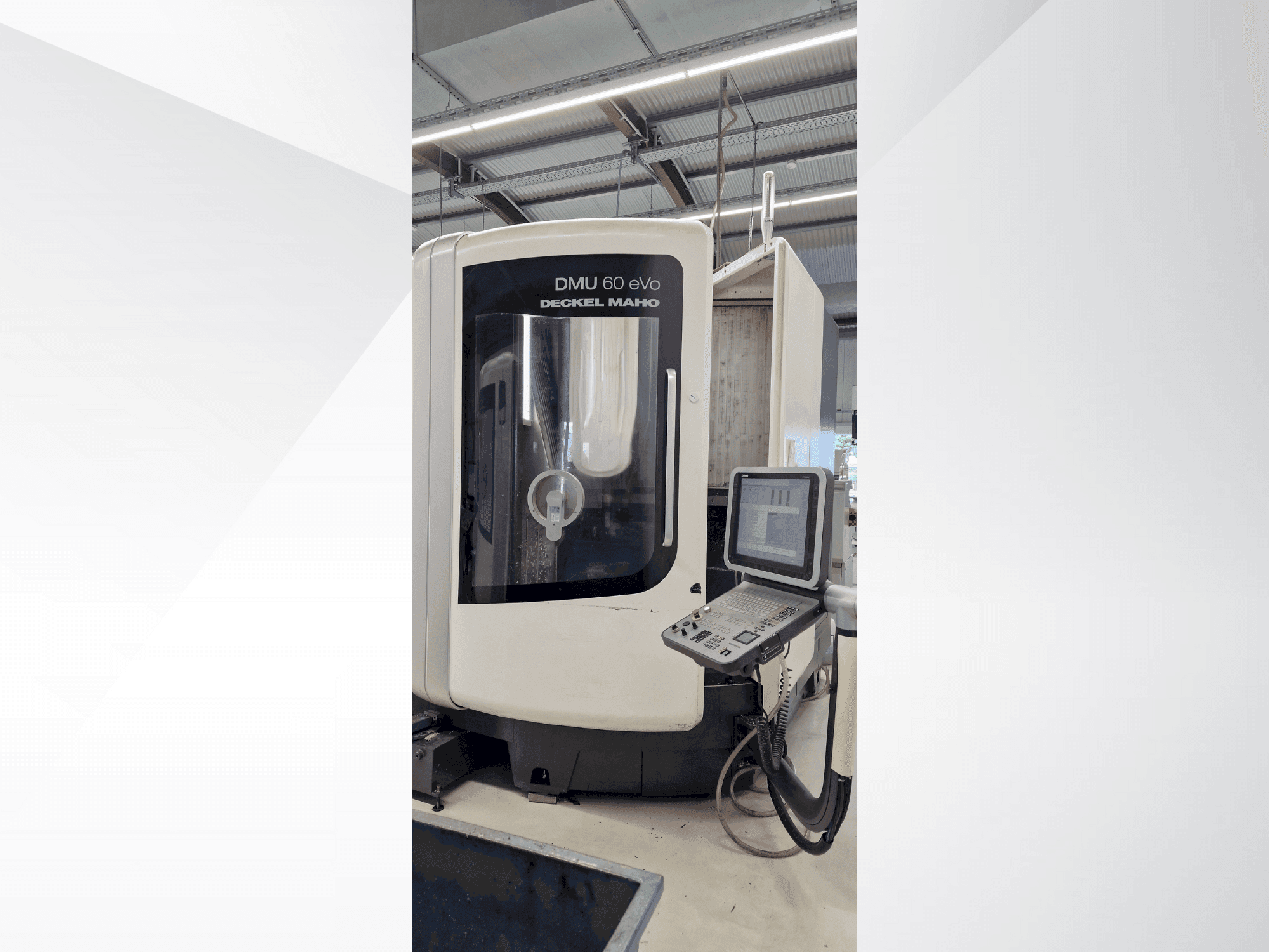 Vista frontal de la máquina DMG DECKEL MAHO DMU 60 evo