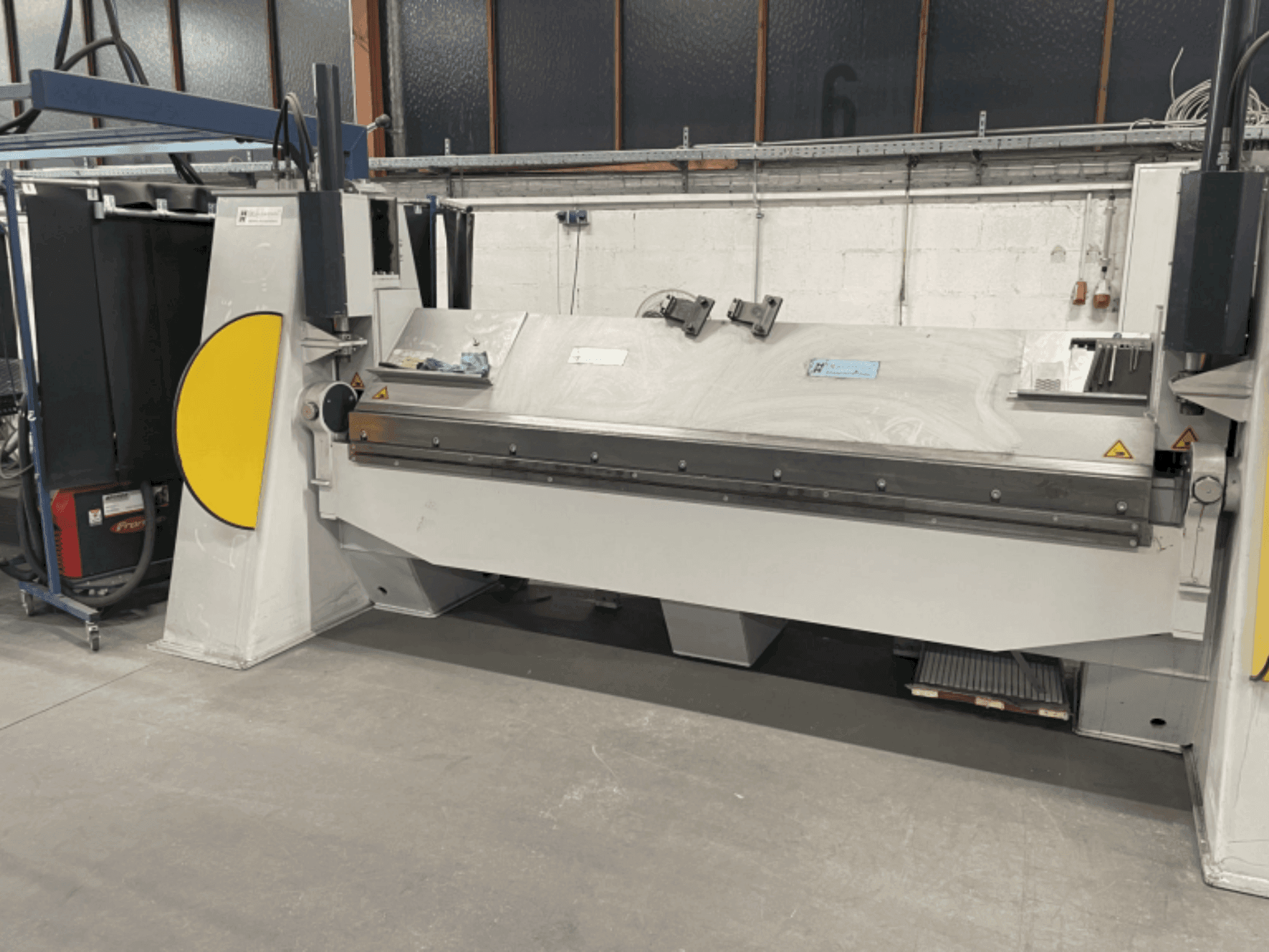 Front view of DR. HOCHSTRATE SBM 3000/6 (2018) machine