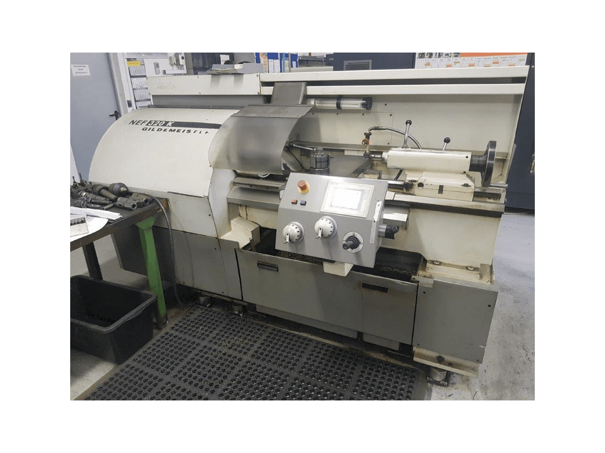 Vista frontal de la máquina Gildemeister NEF 320 K